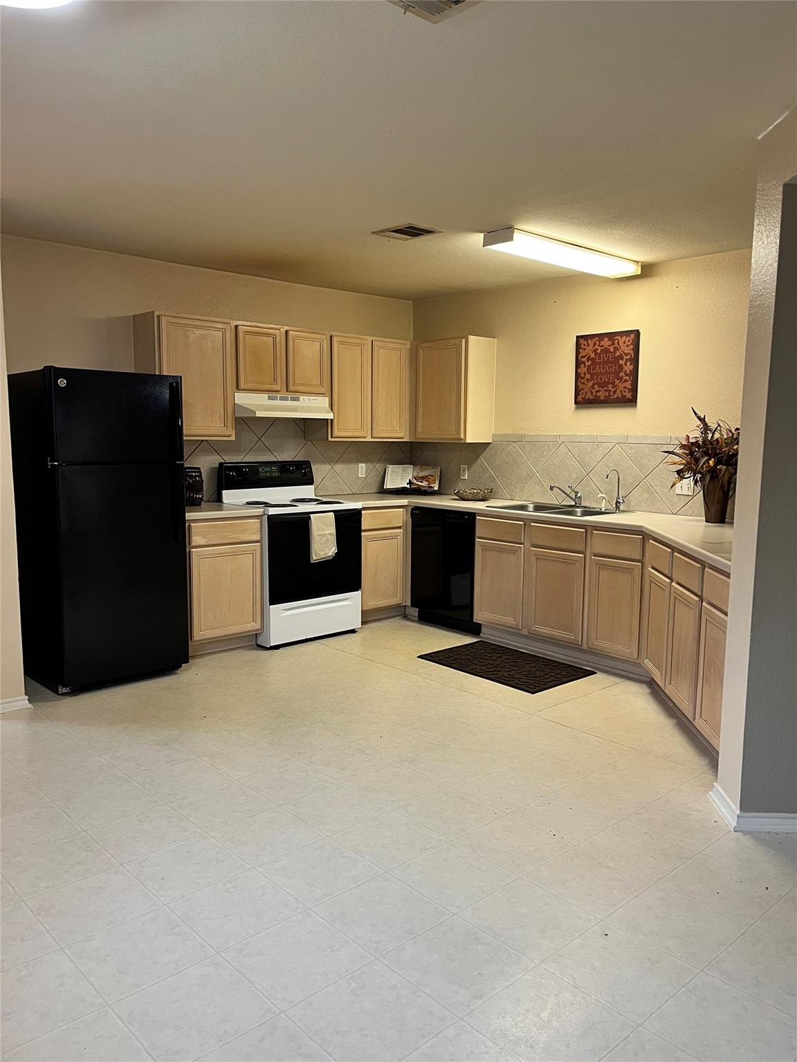 108 Bexar Forest Cv, Elgin, TX 78621