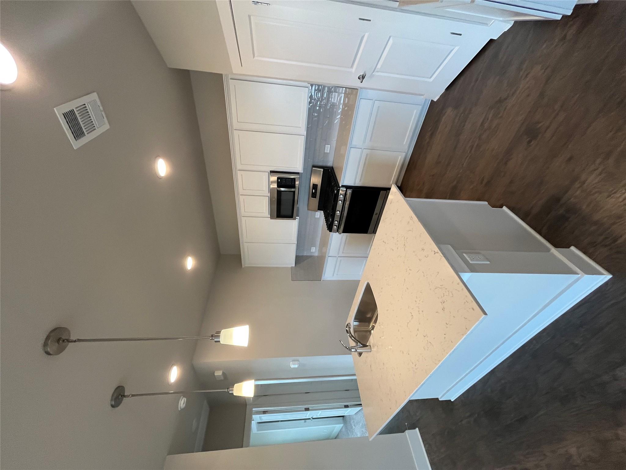 201 Pinnacle Ln # 105, Kyle, TX 78640