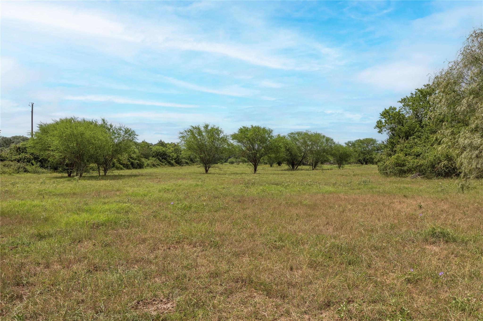 03 CR 214, Hallettsville, TX 77964