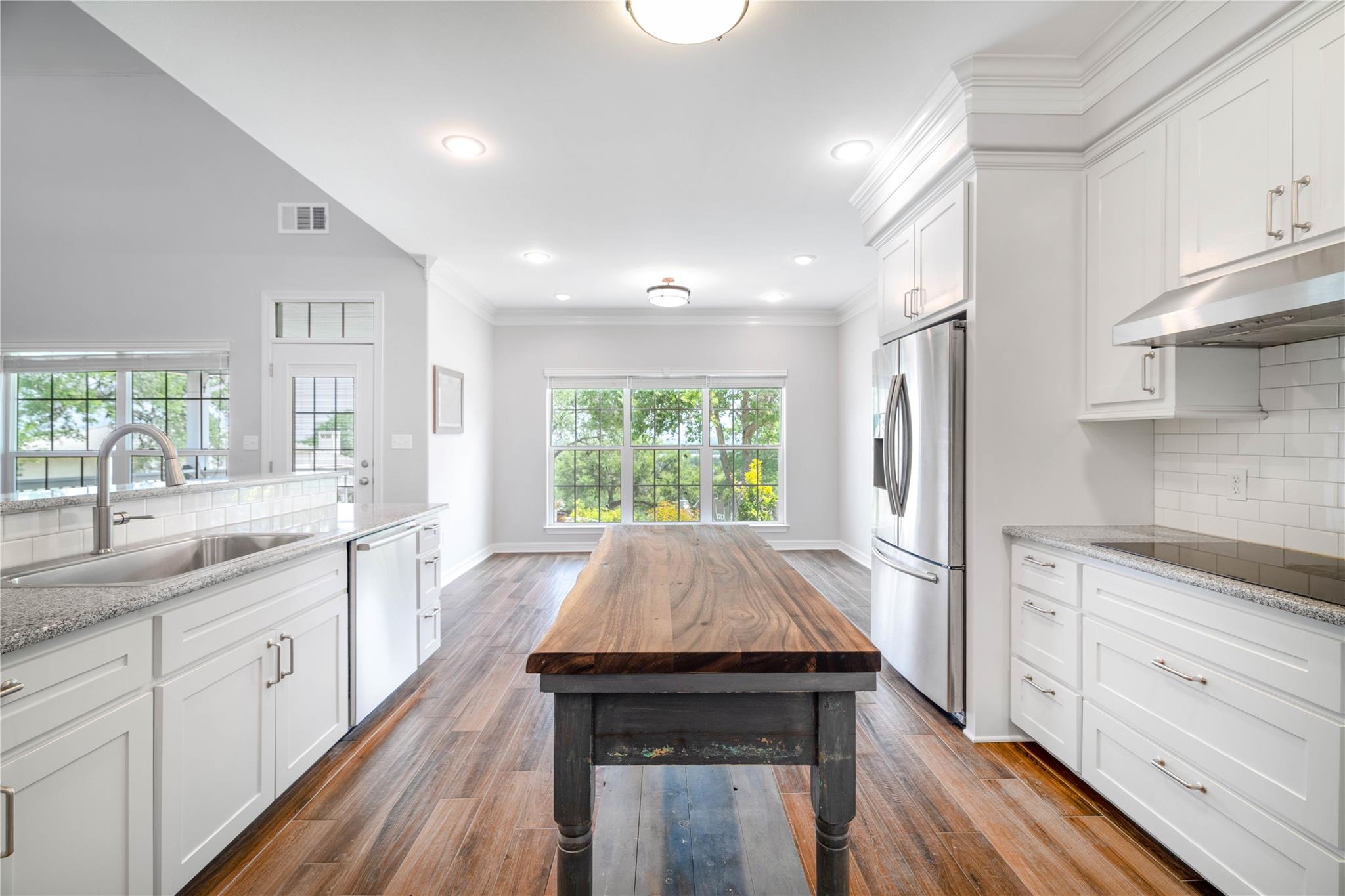 111 Kathleen Ave, La Grange, TX 78945