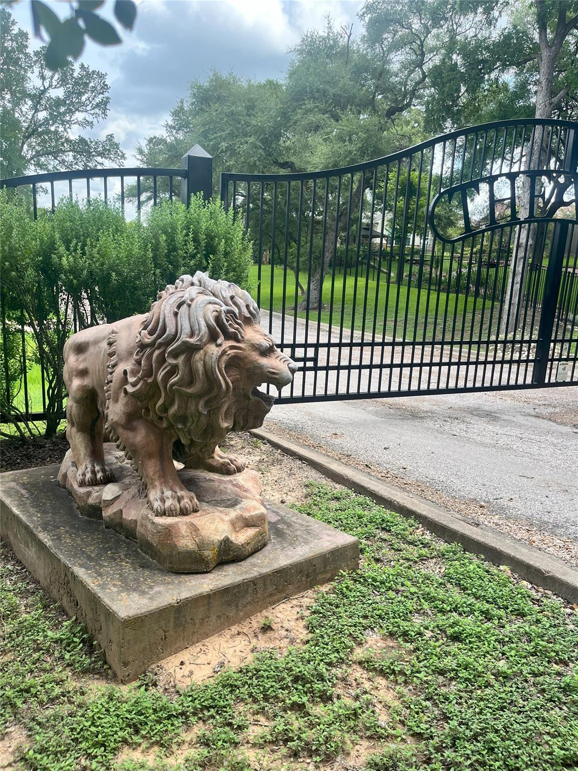 111 Kathleen Ave, La Grange, TX 78945