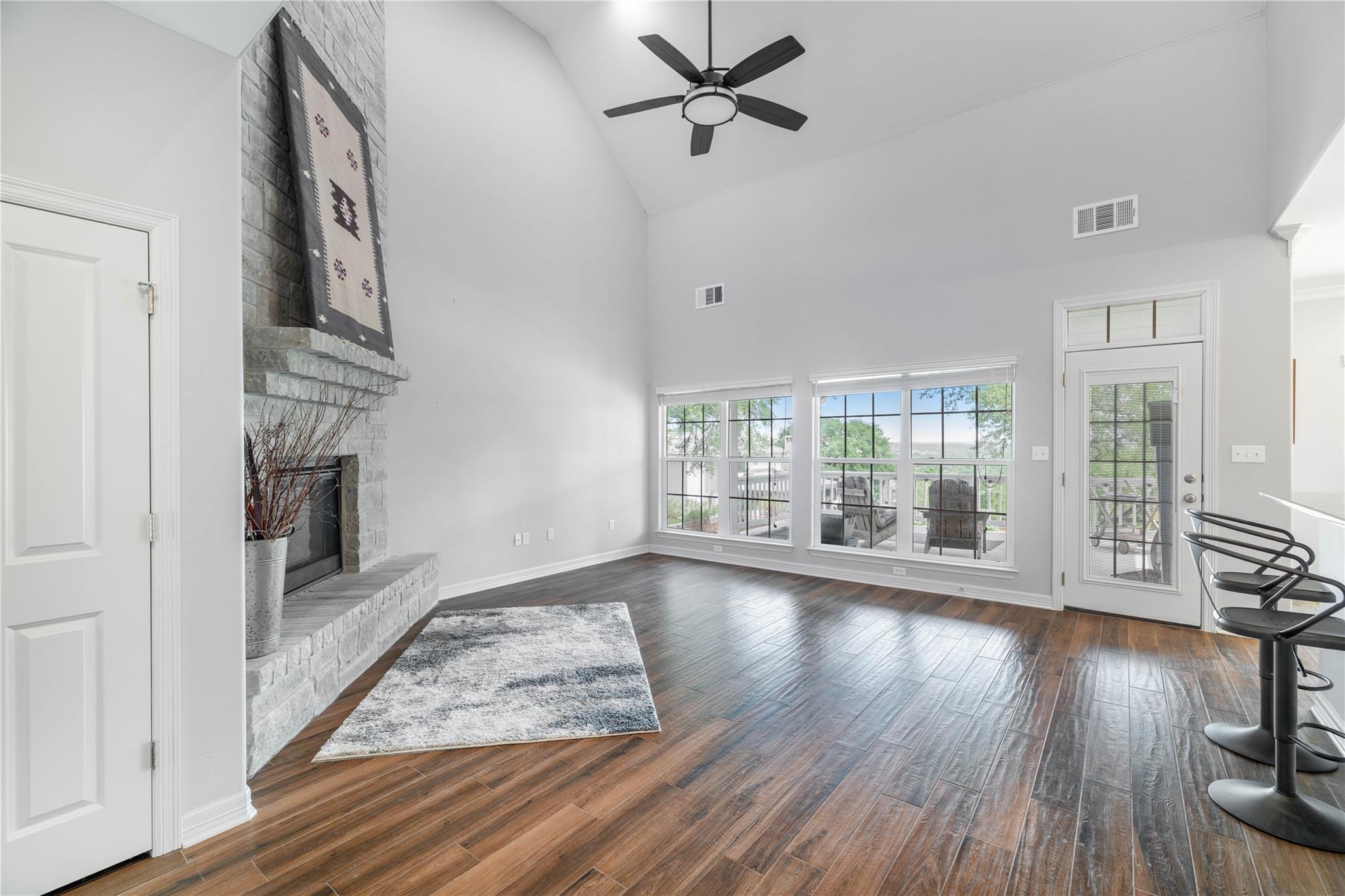 111 Kathleen Ave, La Grange, TX 78945