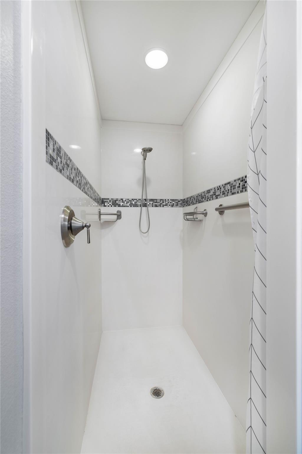 111 Kathleen Ave, La Grange, TX 78945