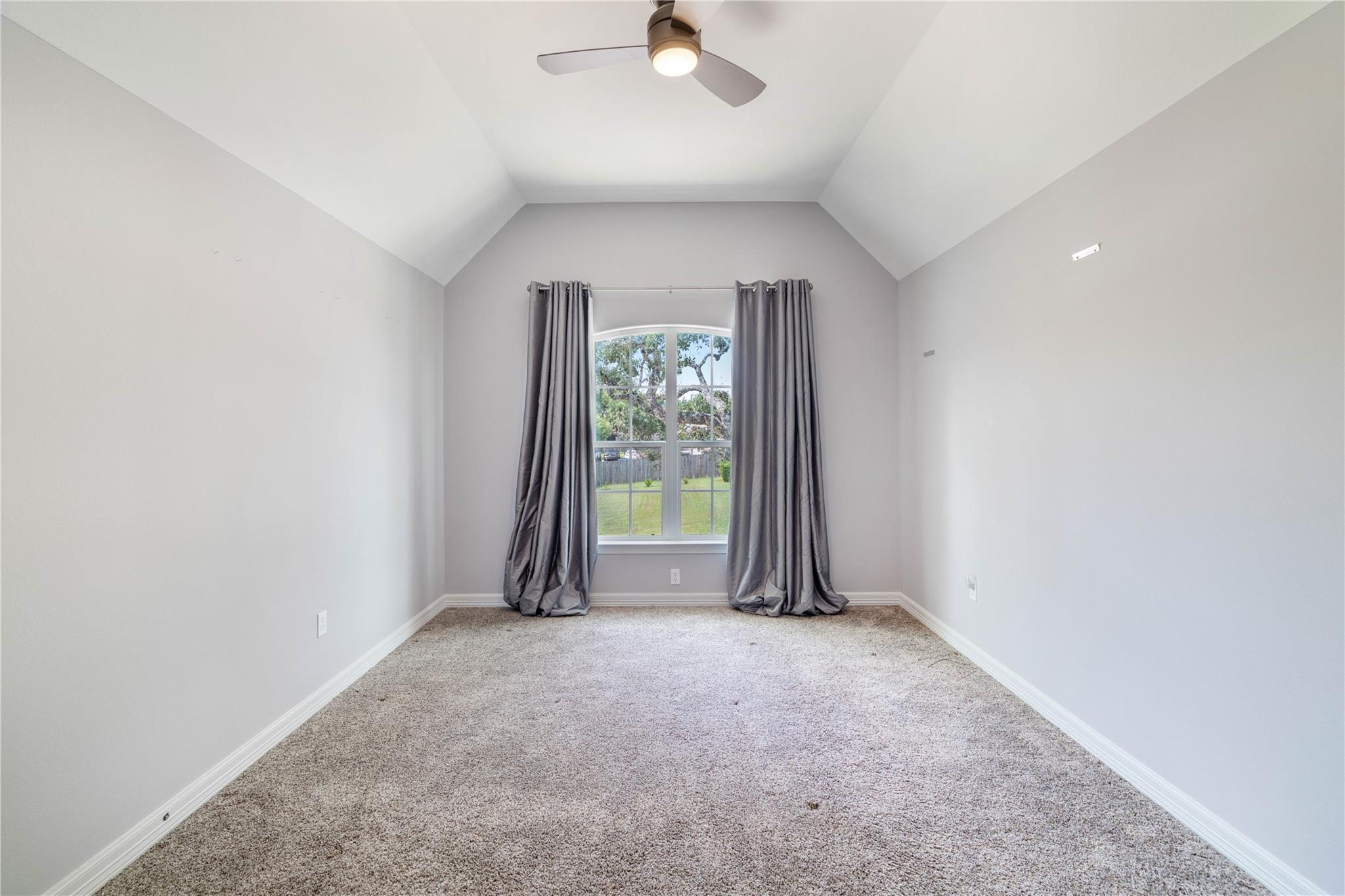 111 Kathleen Ave, La Grange, TX 78945