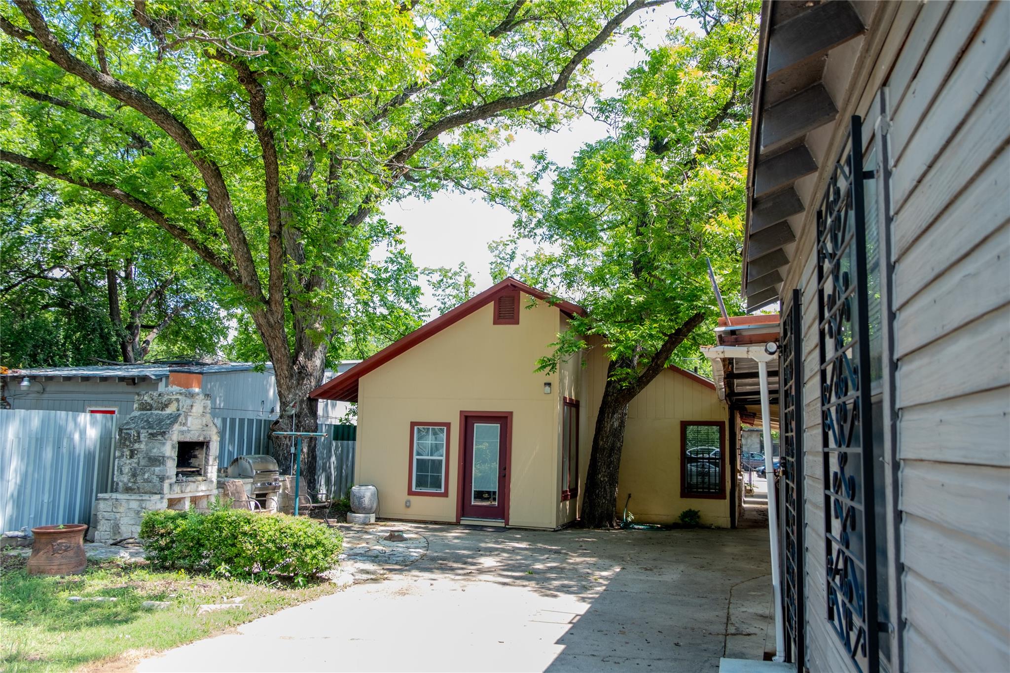 2607 E Cesar Chavez St E, Austin, TX 78702