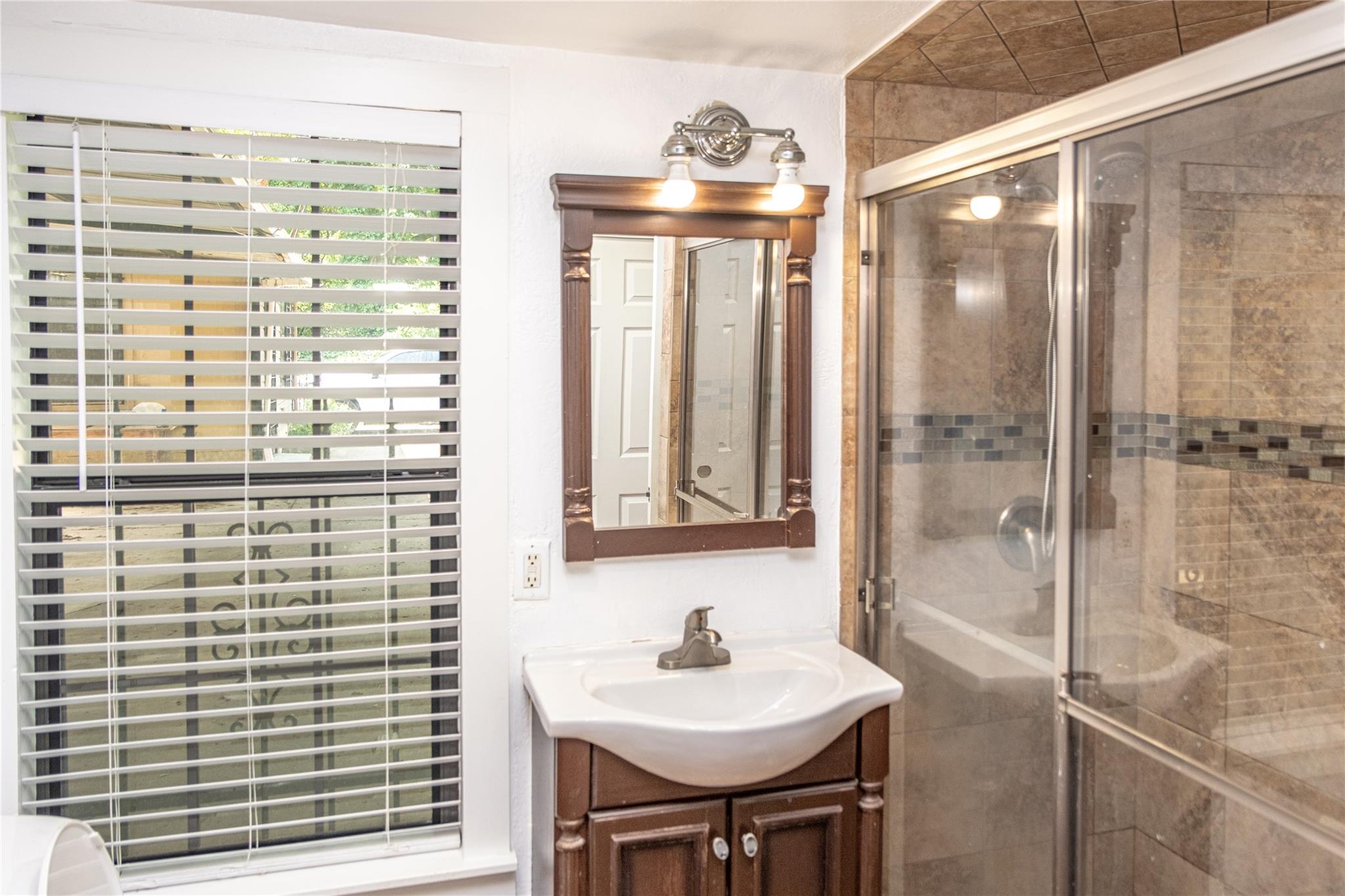 2607 E Cesar Chavez St E, Austin, TX 78702