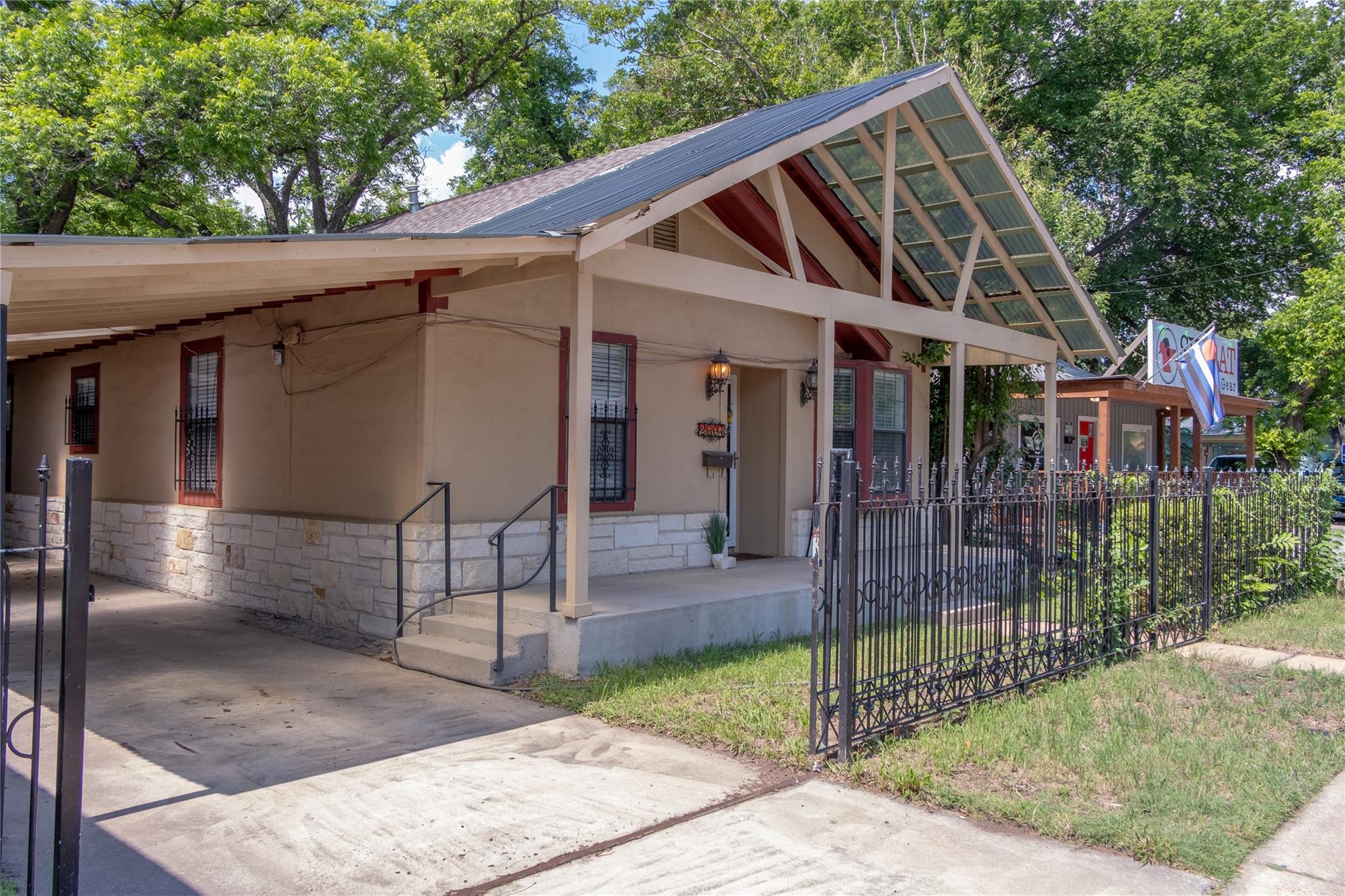 2607 E Cesar Chavez St E, Austin, TX 78702