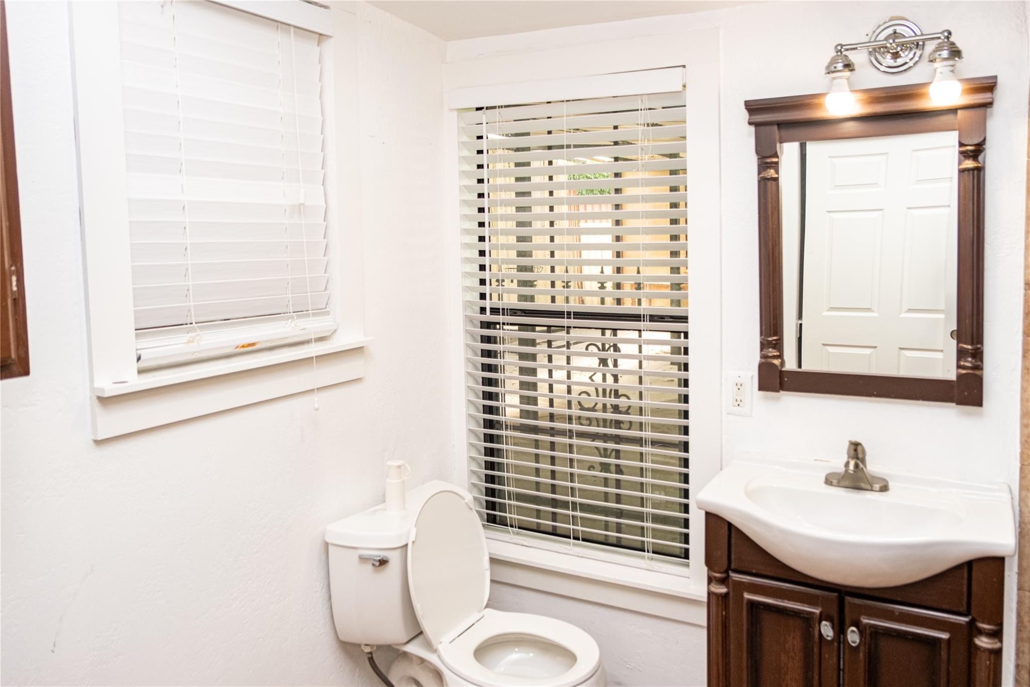 2607 E Cesar Chavez St E, Austin, TX 78702