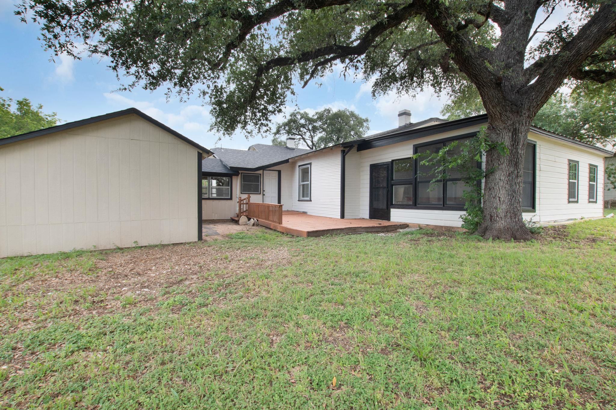 1414 E 4th St, Lampasas, TX 76550