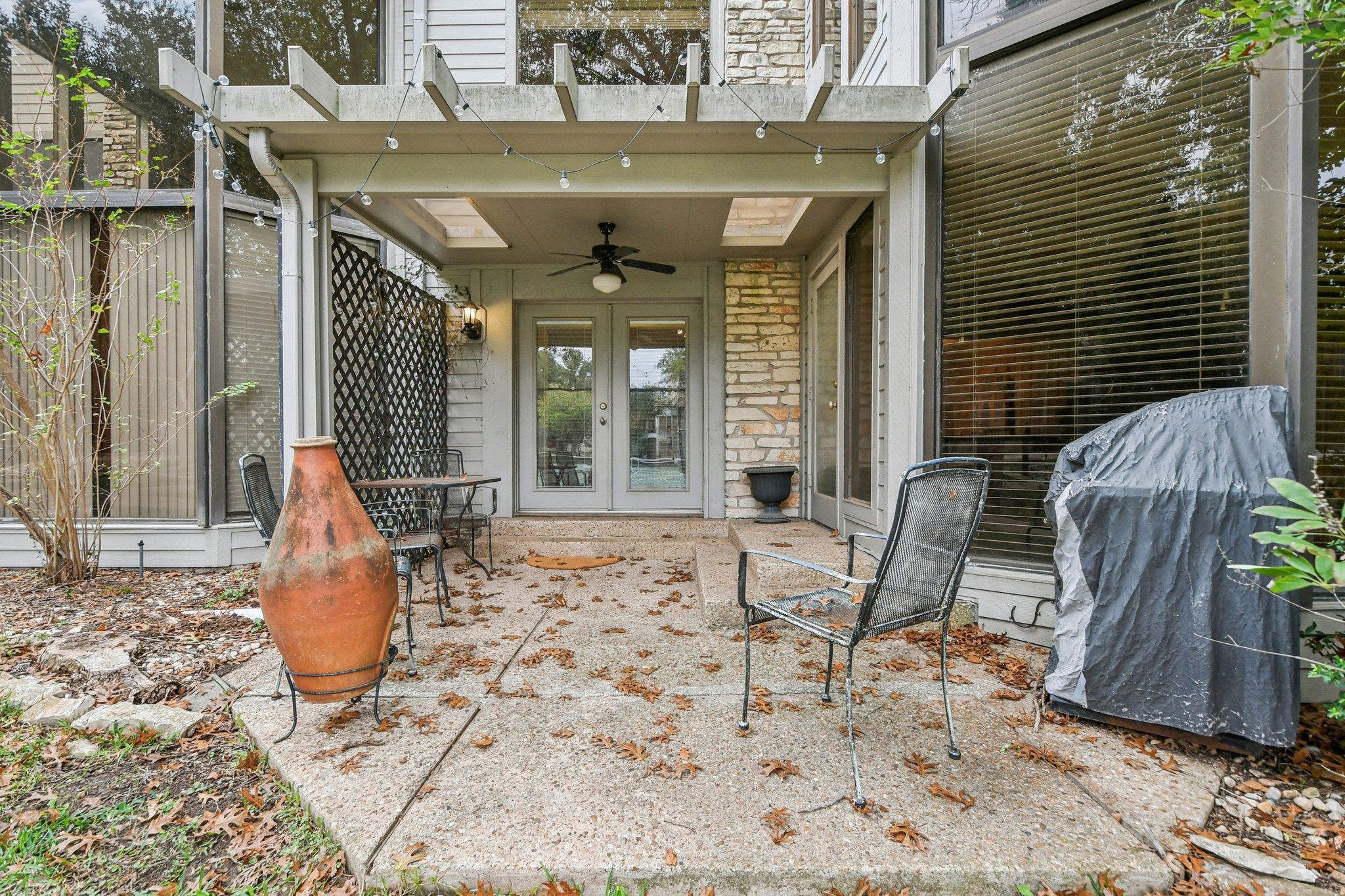 138 World Of Tennis Sq, Lakeway, TX 78738