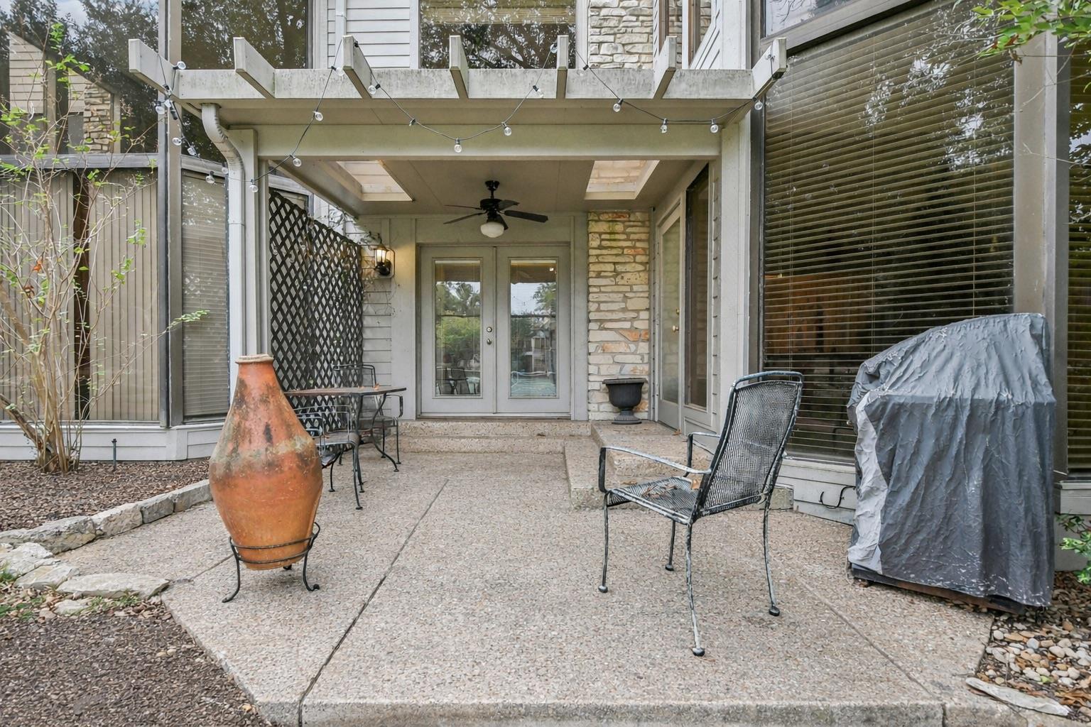 138 World Of Tennis Sq, Lakeway, TX 78738