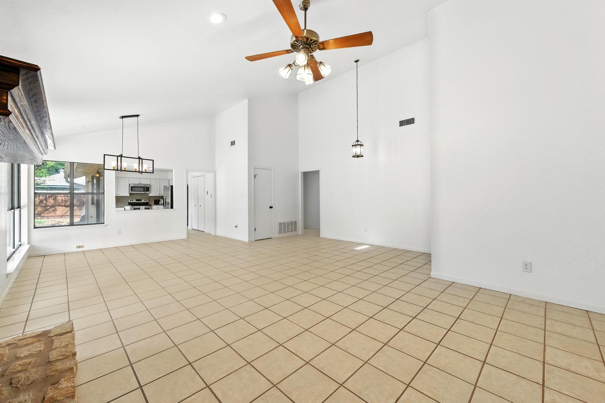 1010 Serenada Dr, Georgetown, TX 78628