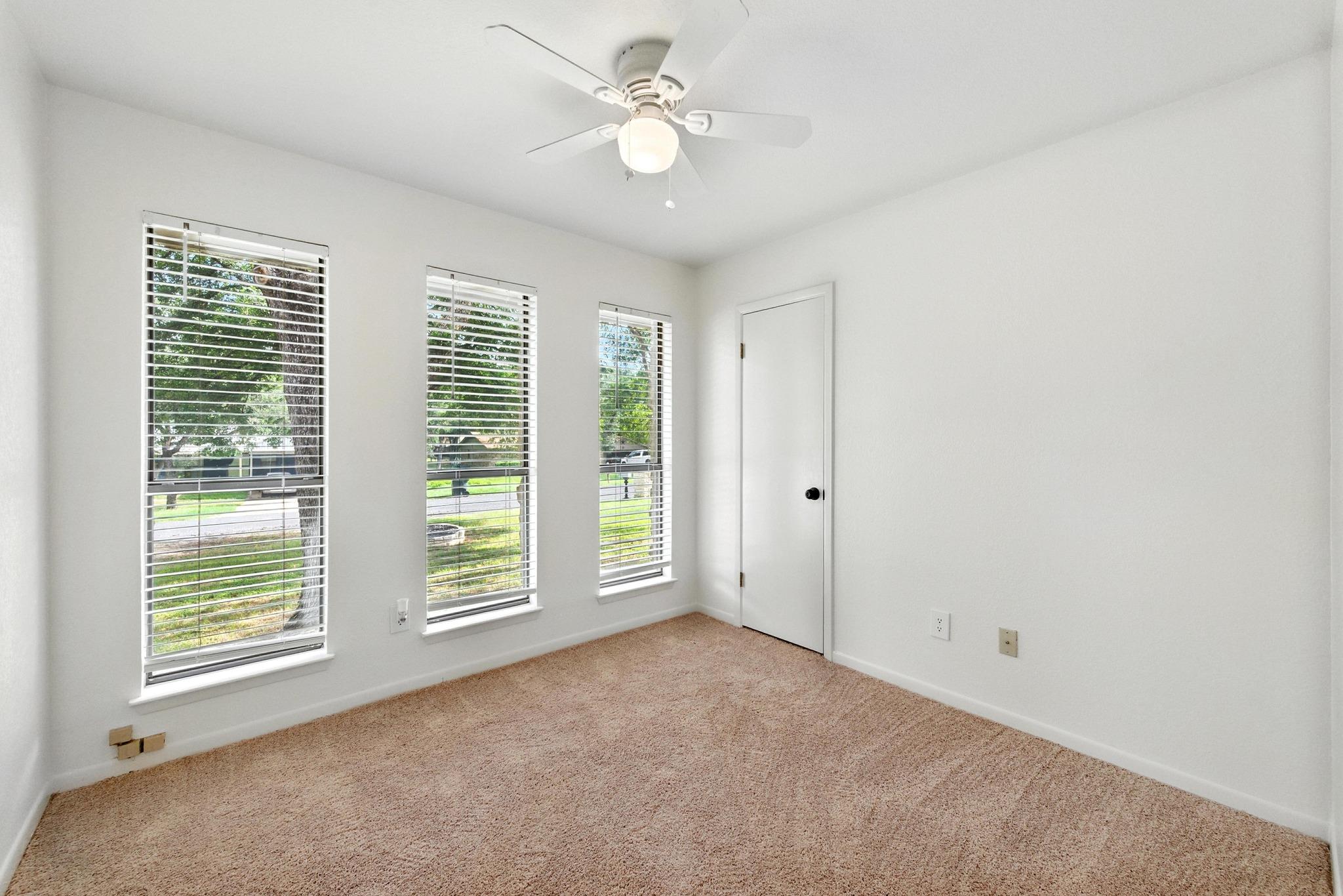 1010 Serenada Dr, Georgetown, TX 78628