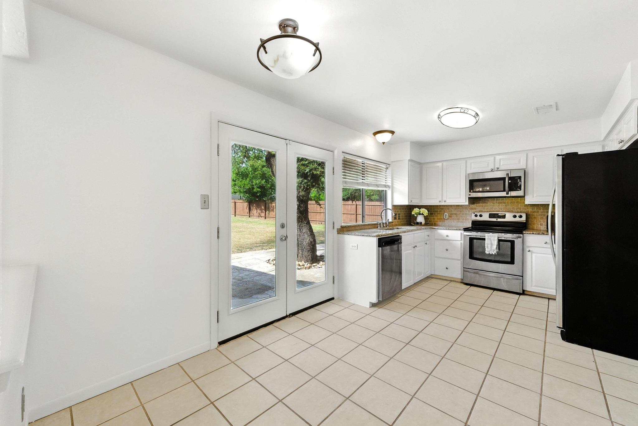 1010 Serenada Dr, Georgetown, TX 78628