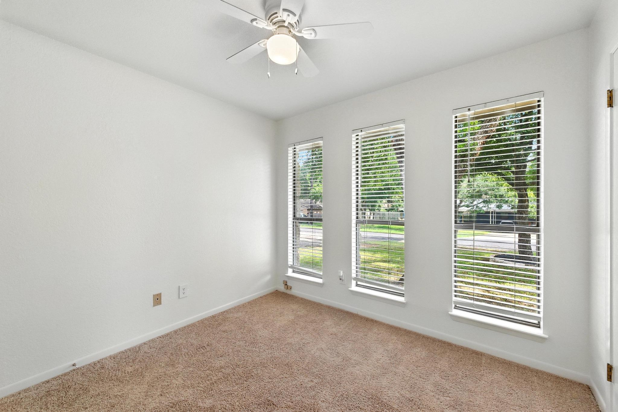 1010 Serenada Dr, Georgetown, TX 78628