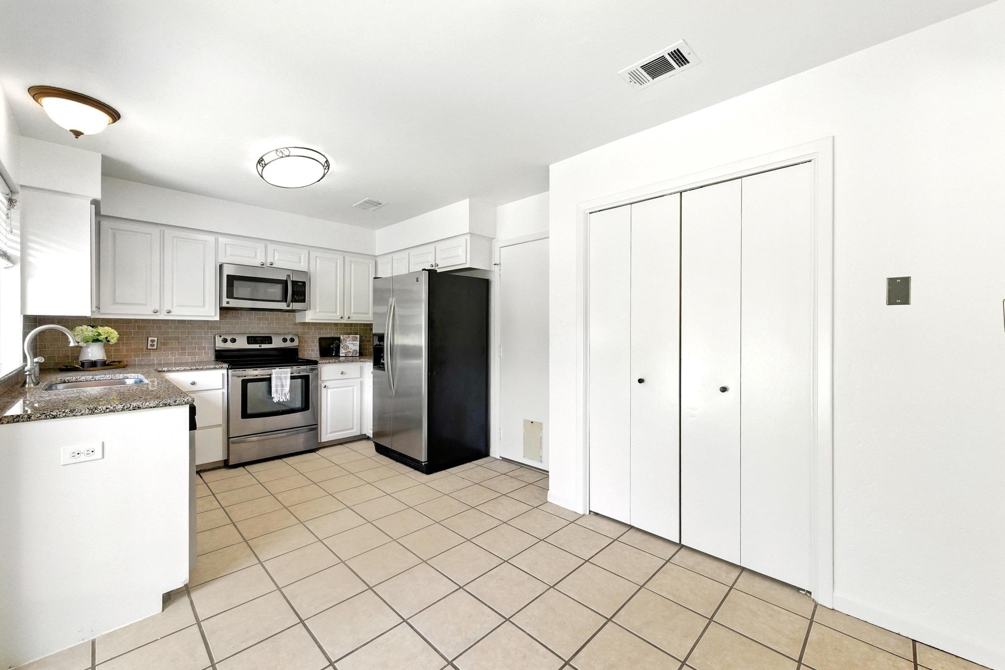 1010 Serenada Dr, Georgetown, TX 78628