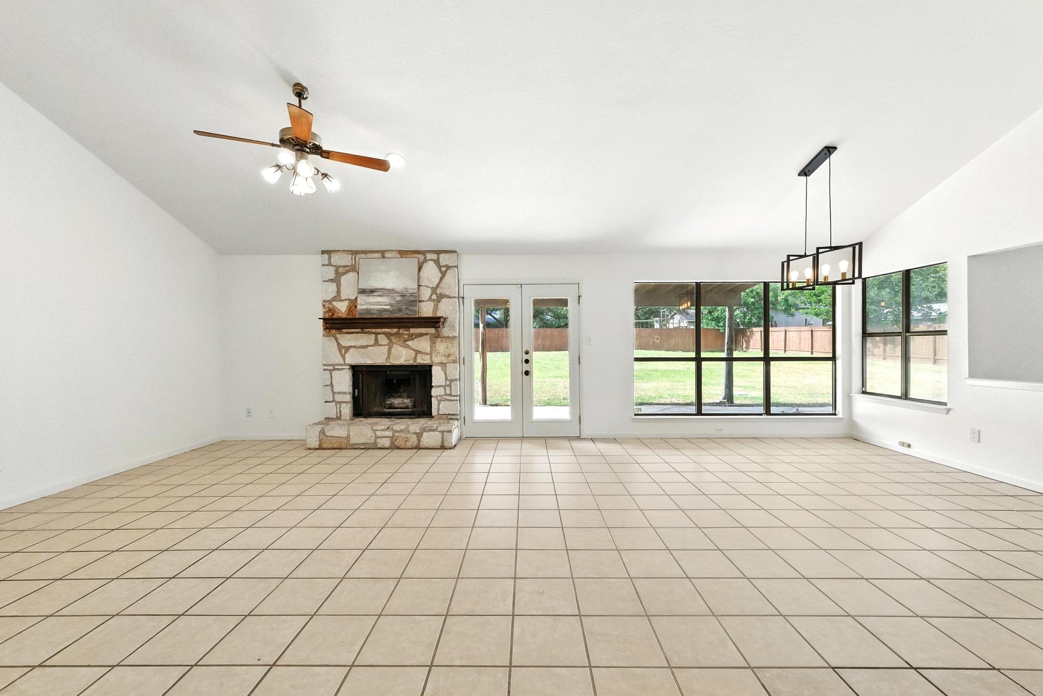 1010 Serenada Dr, Georgetown, TX 78628