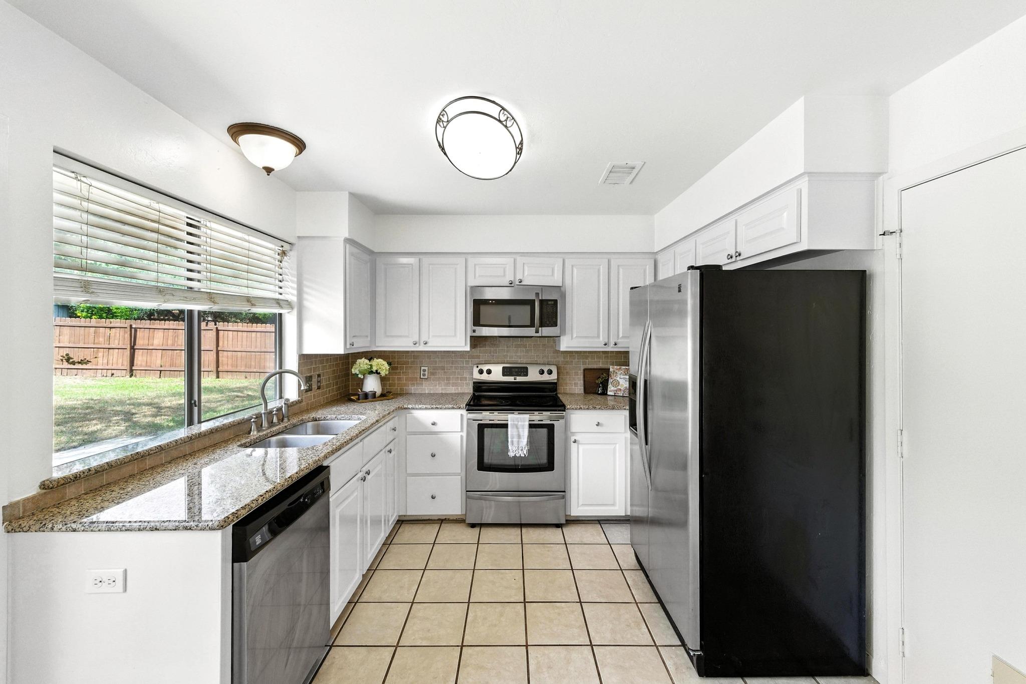 1010 Serenada Dr, Georgetown, TX 78628