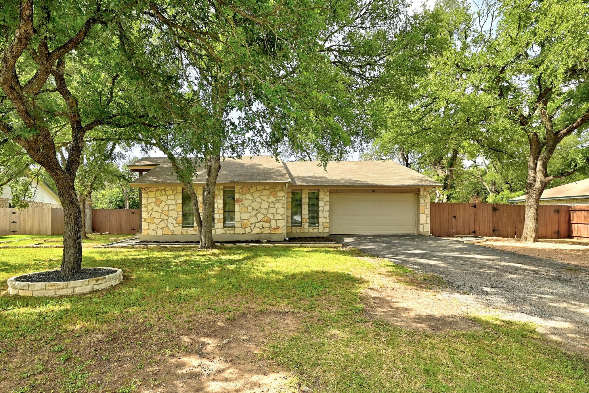 1010 Serenada Dr, Georgetown, TX 78628