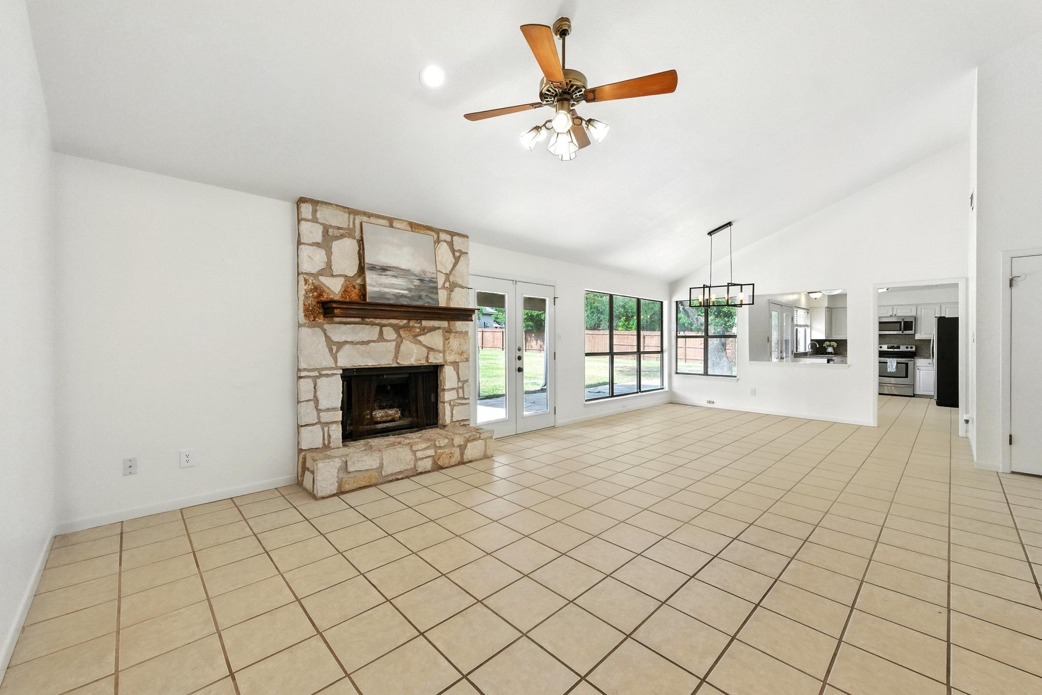 1010 Serenada Dr, Georgetown, TX 78628