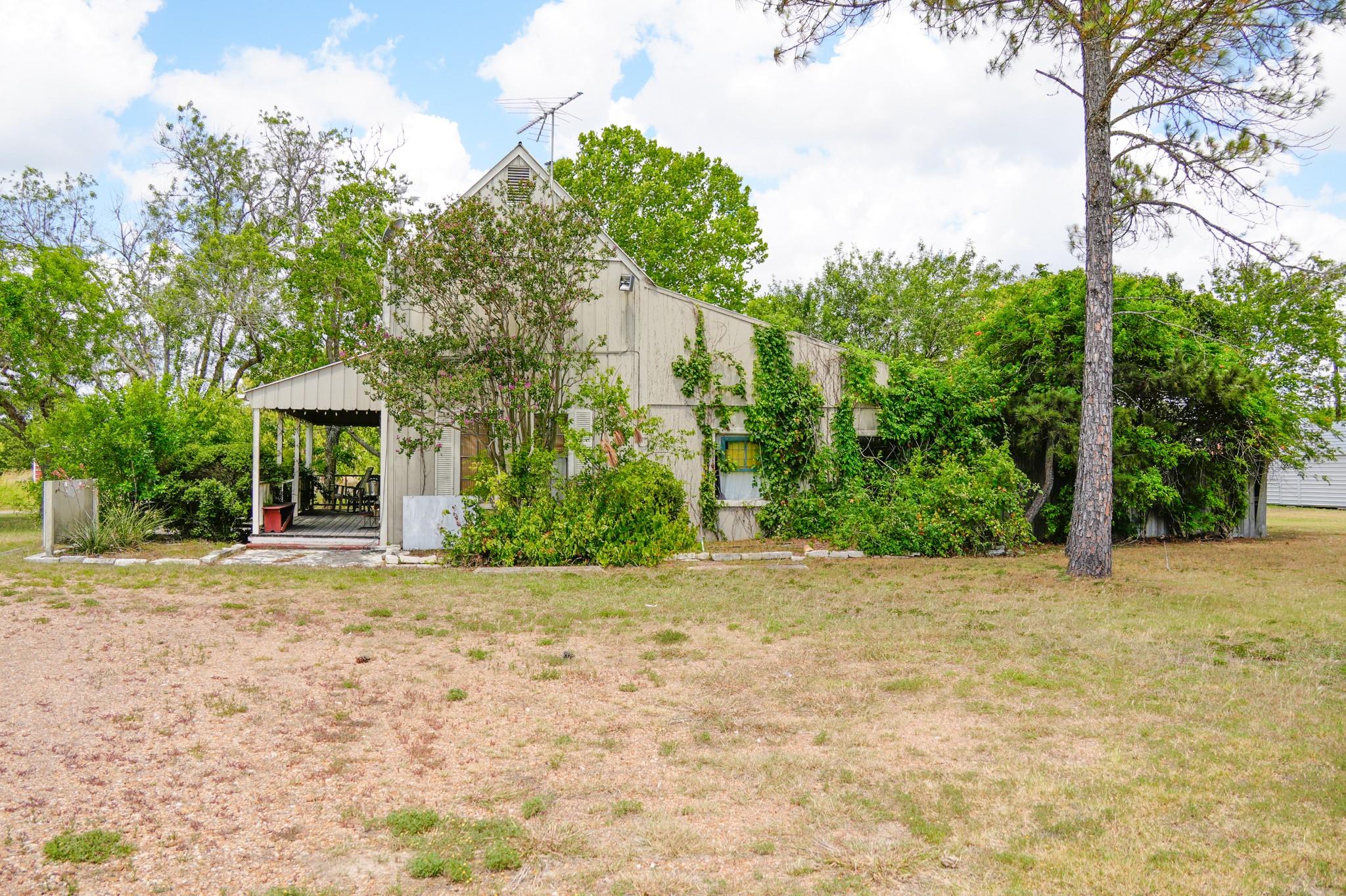 1400 Fm 609 Rd, Flatonia, TX 78941