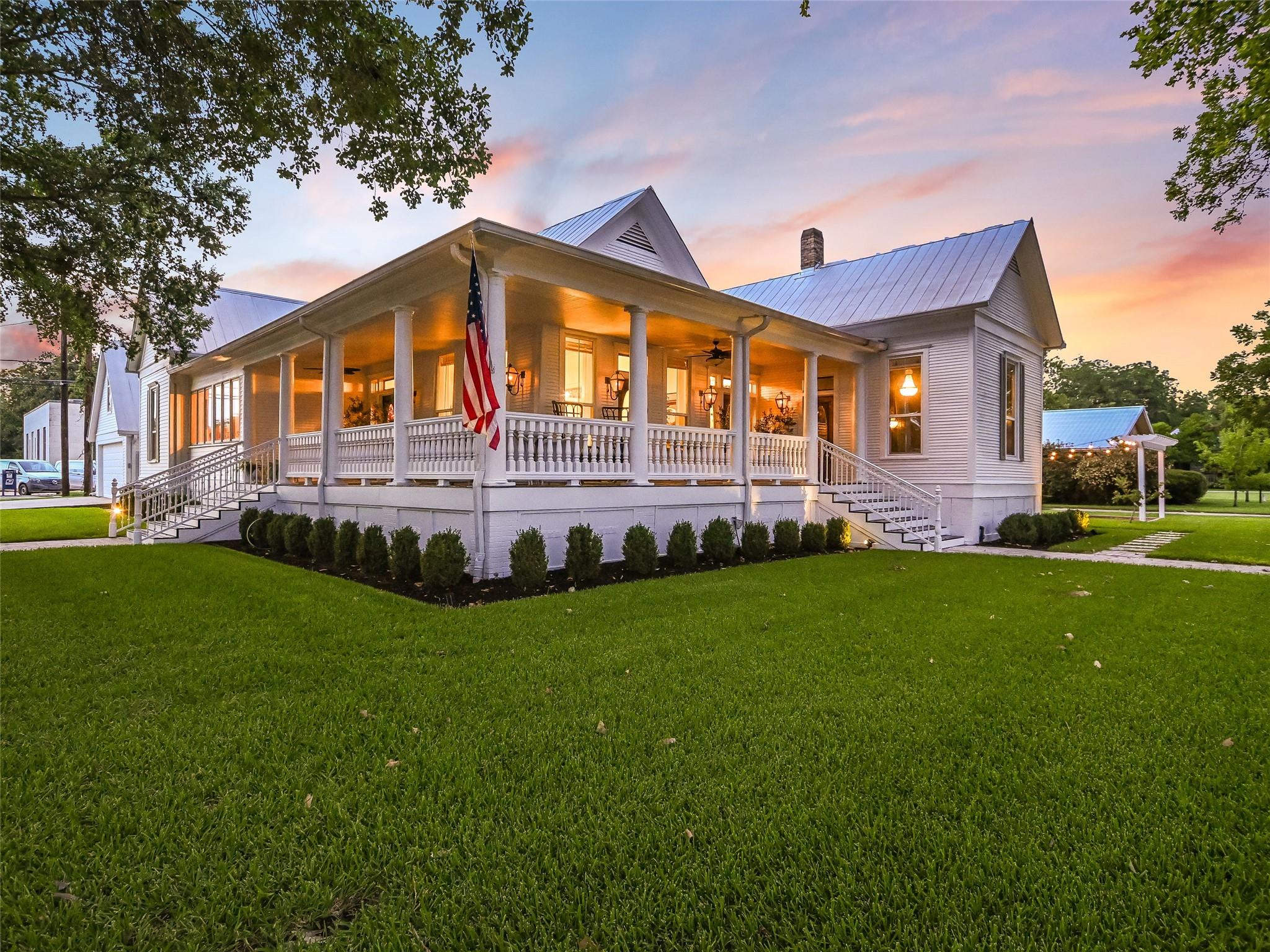 107 NE 4th St, Smithville, TX 78957
