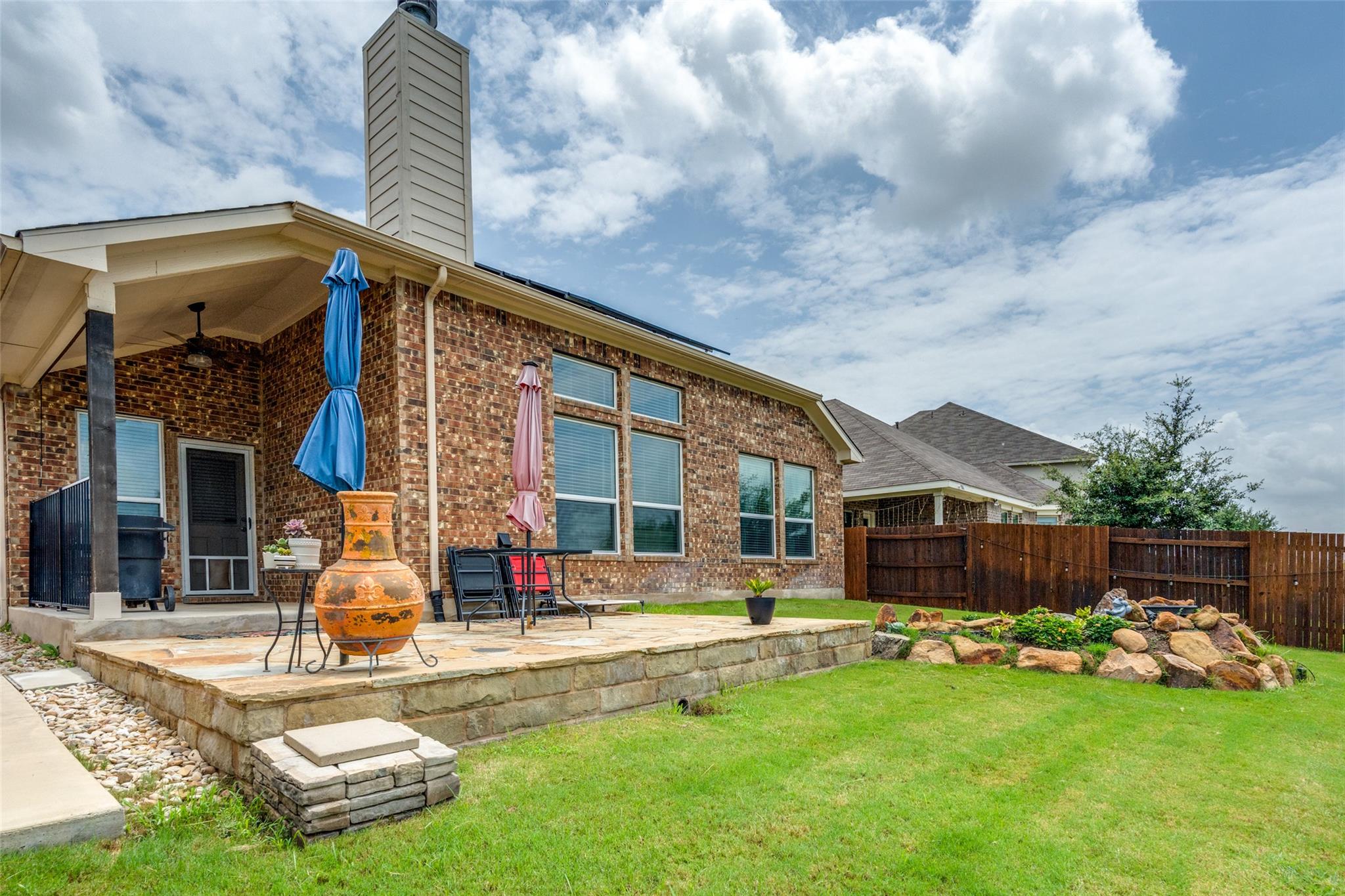 323 Natchez Dr, Buda, TX 78610