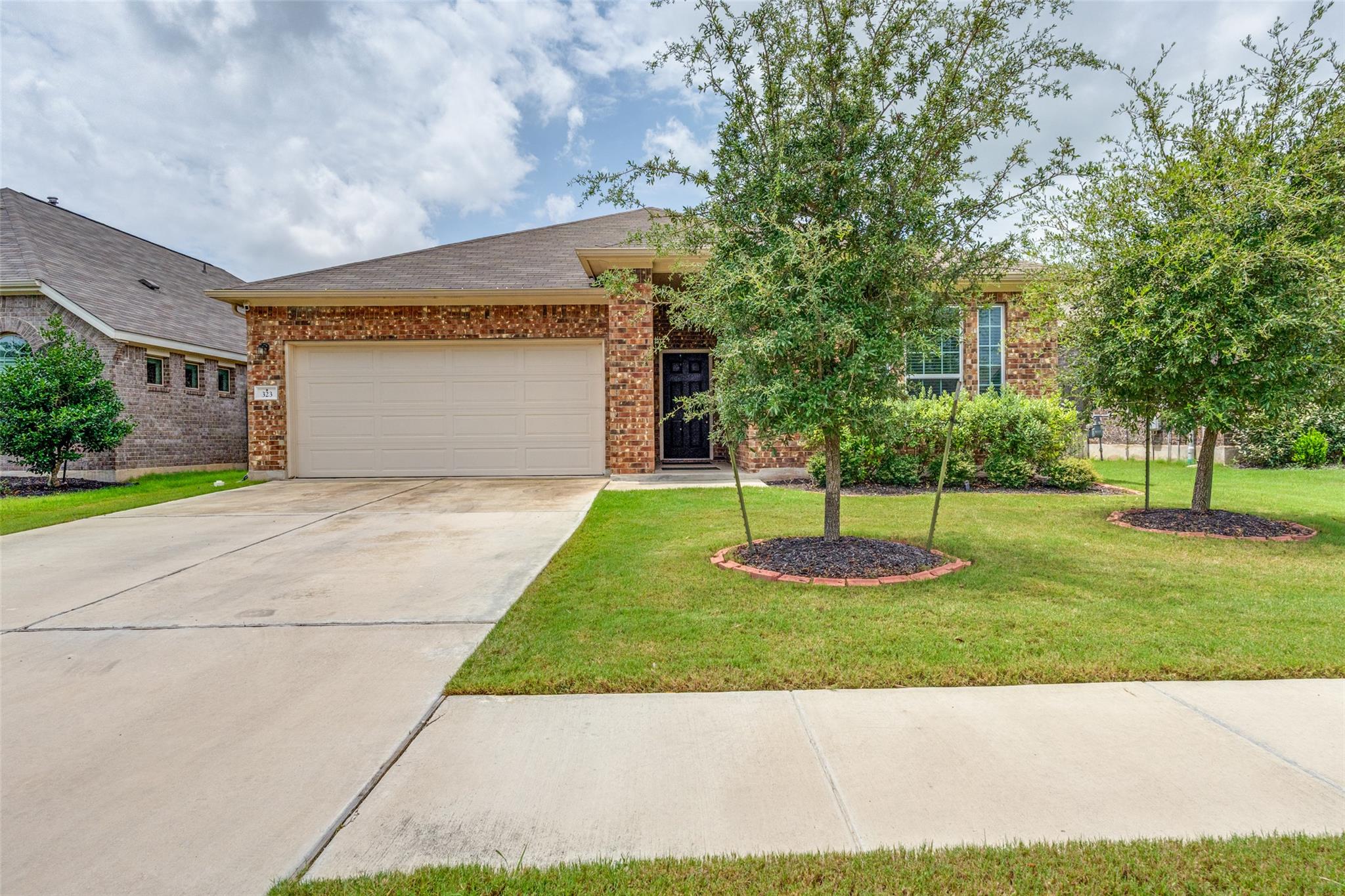 323 Natchez Dr, Buda, TX 78610
