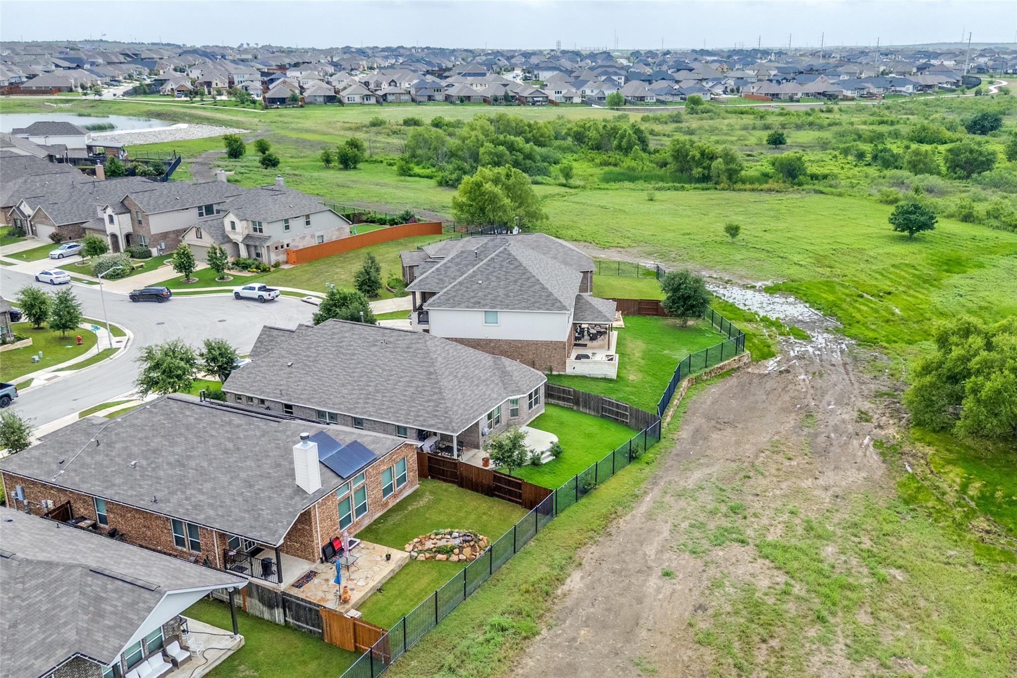 323 Natchez Dr, Buda, TX 78610