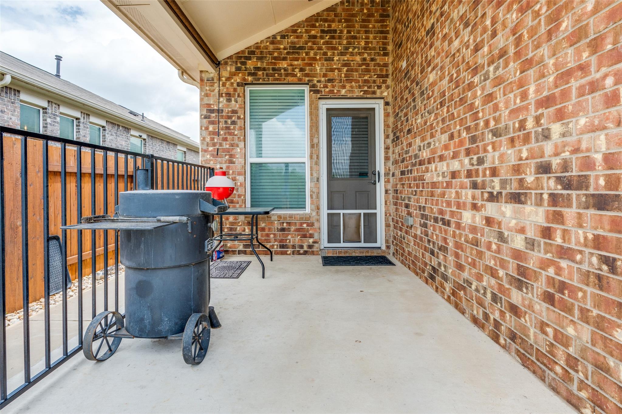 323 Natchez Dr, Buda, TX 78610