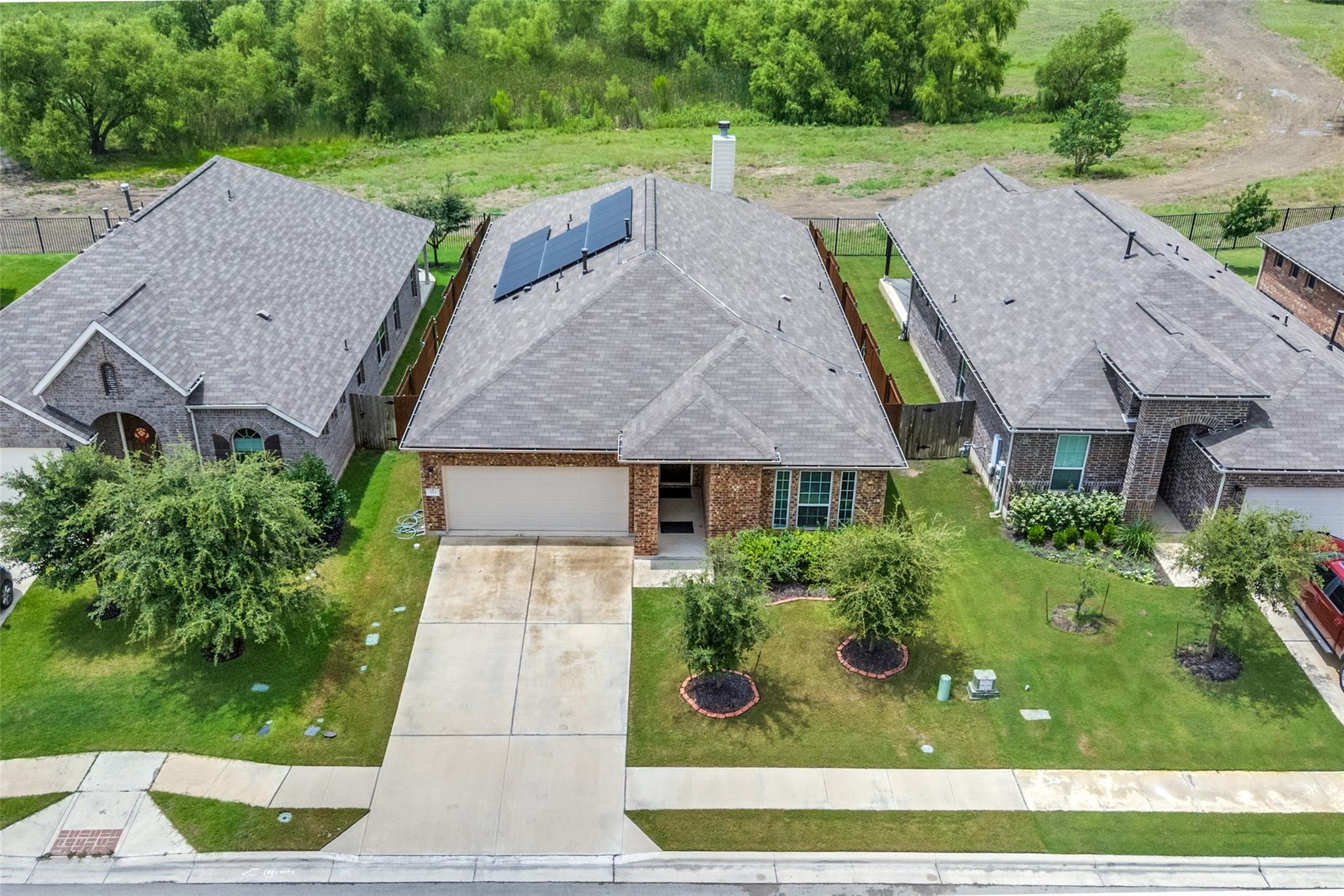 323 Natchez Dr, Buda, TX 78610