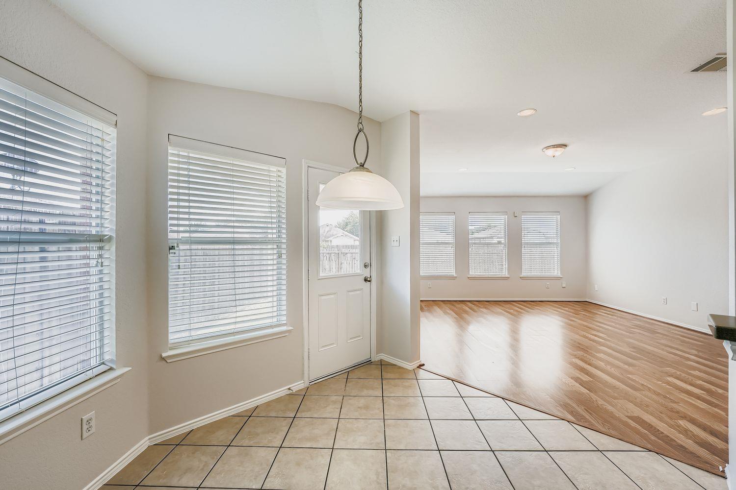 302 Floating Leaf Dr, Hutto, TX 78634