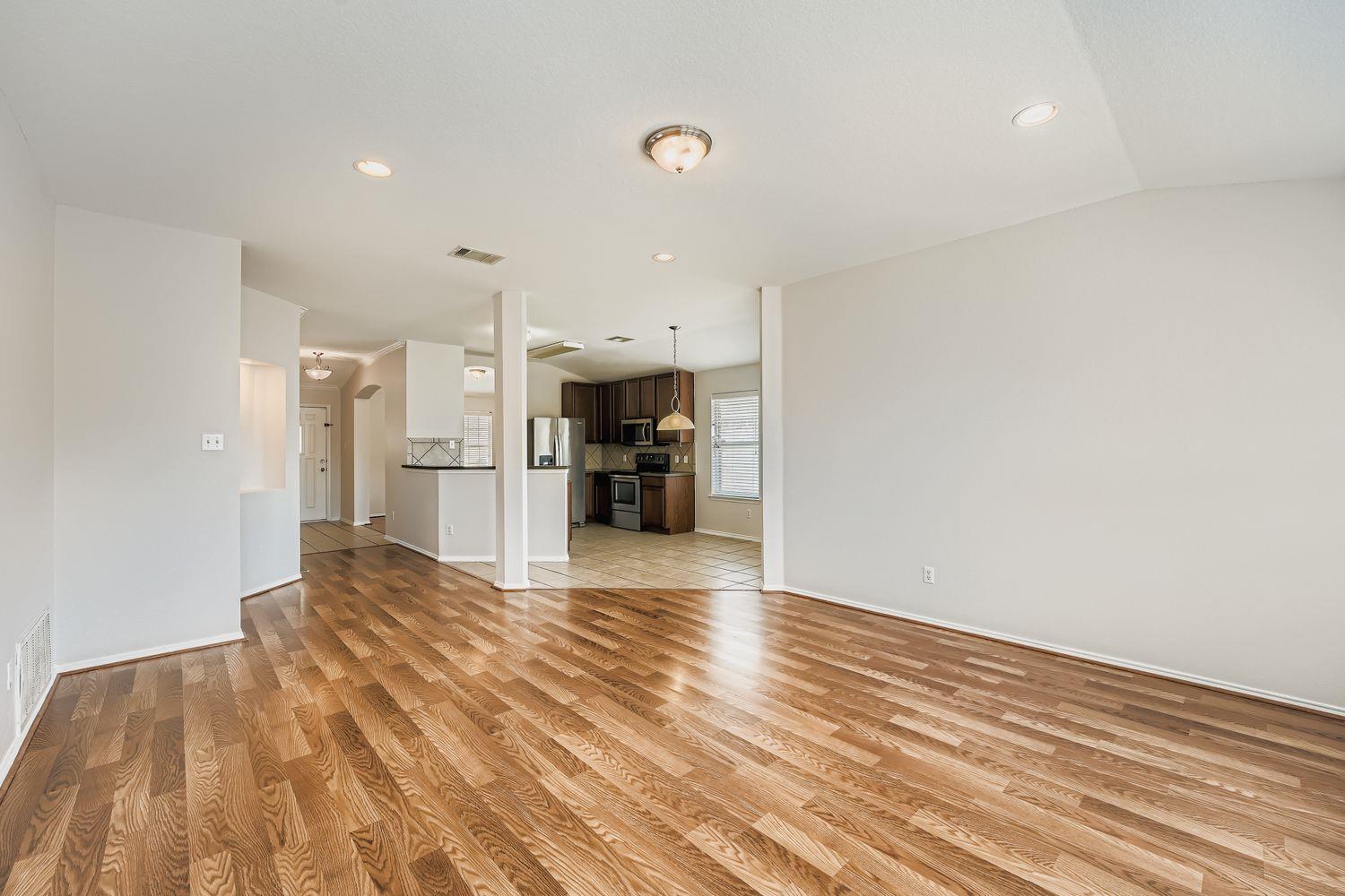 302 Floating Leaf Dr, Hutto, TX 78634