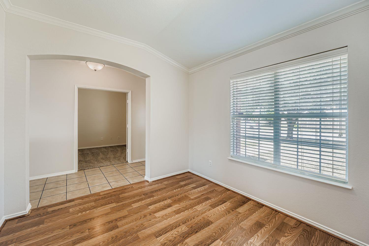 302 Floating Leaf Dr, Hutto, TX 78634