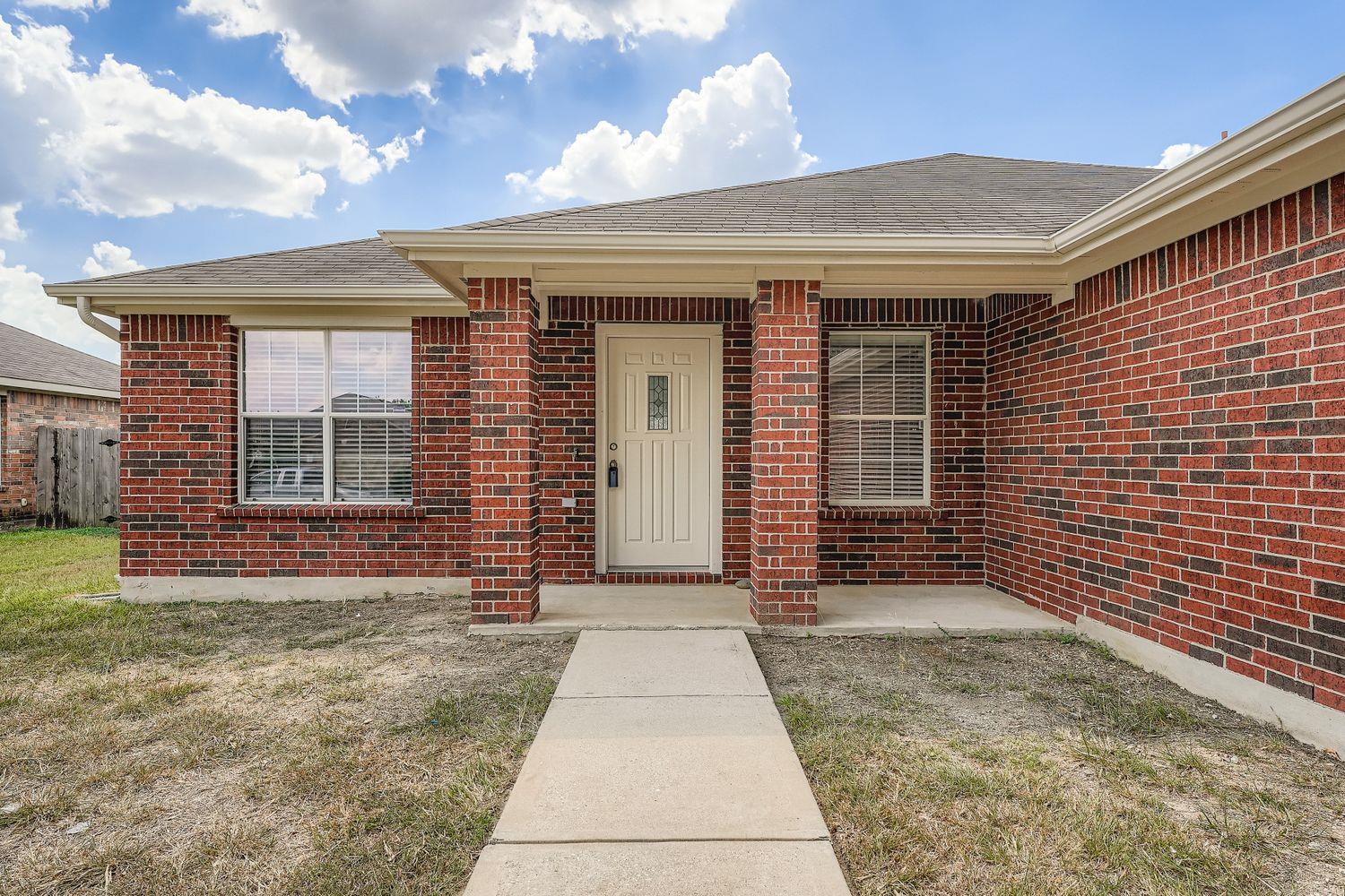 302 Floating Leaf Dr, Hutto, TX 78634