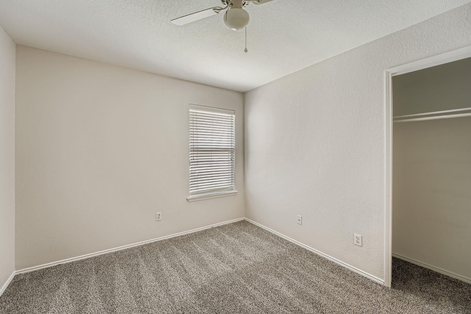 302 Floating Leaf Dr, Hutto, TX 78634