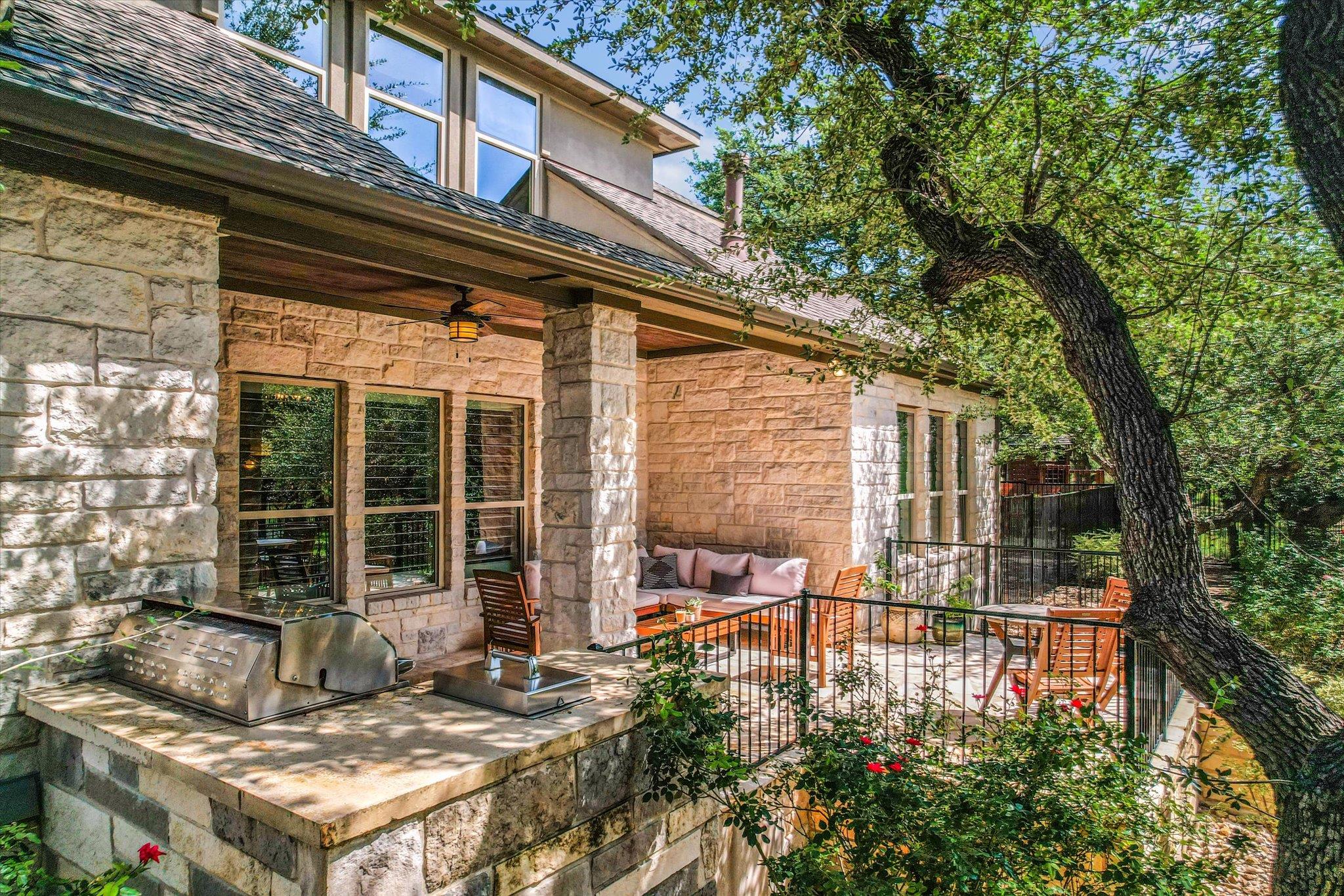 465 Lloyd Ln, Dripping Springs, TX 78620
