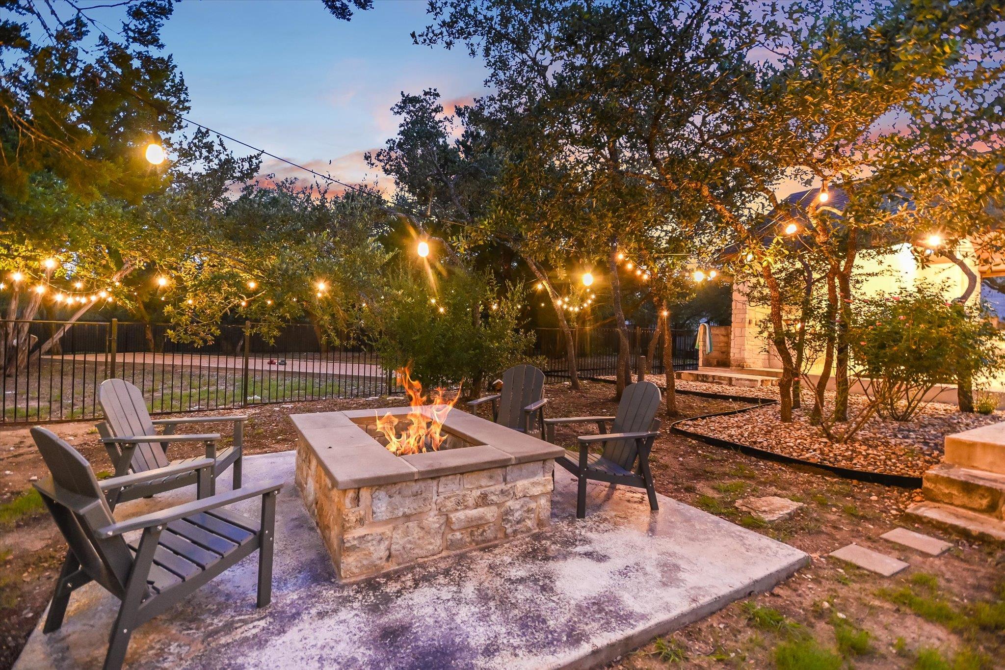465 Lloyd Ln, Dripping Springs, TX 78620