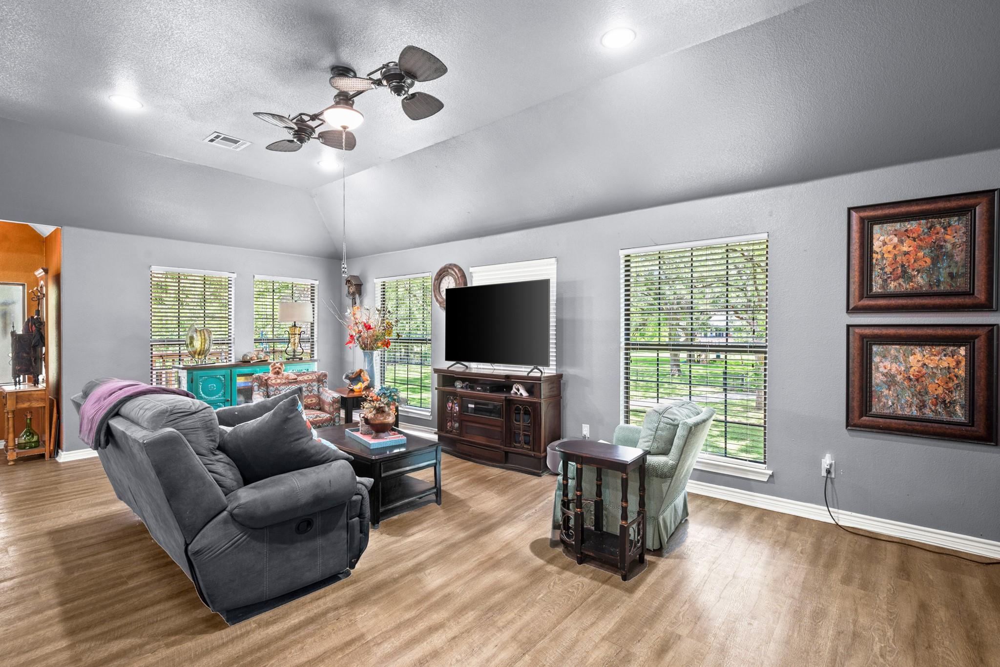 441 County Road 135, Hutto, TX 78634