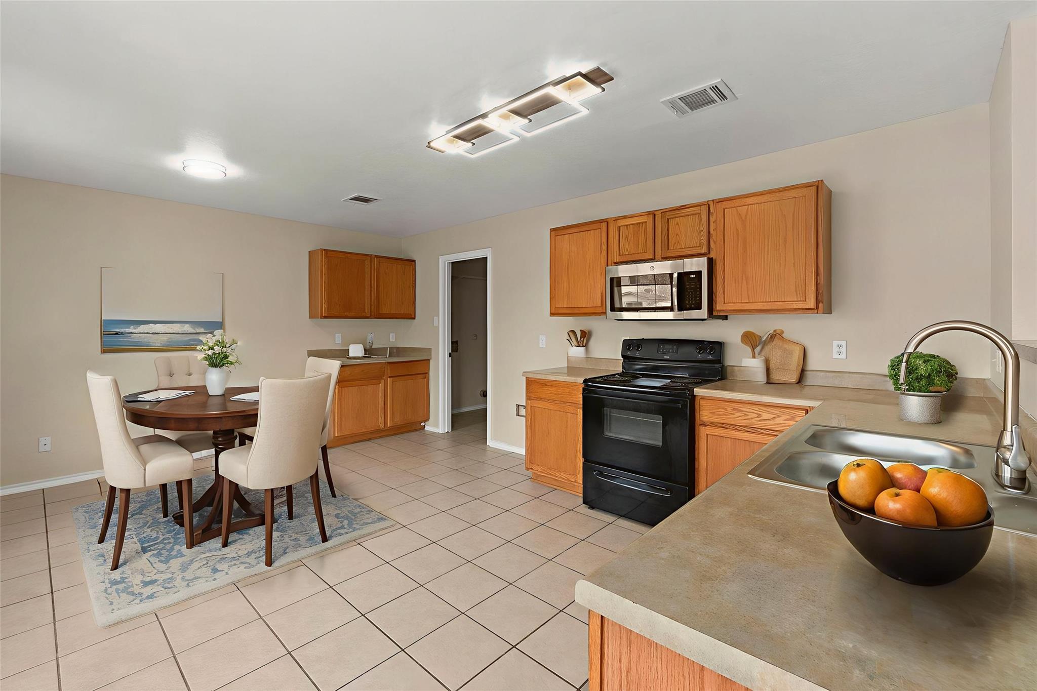 671 Northwest Crossing Dr, New Braunfels, TX 78130