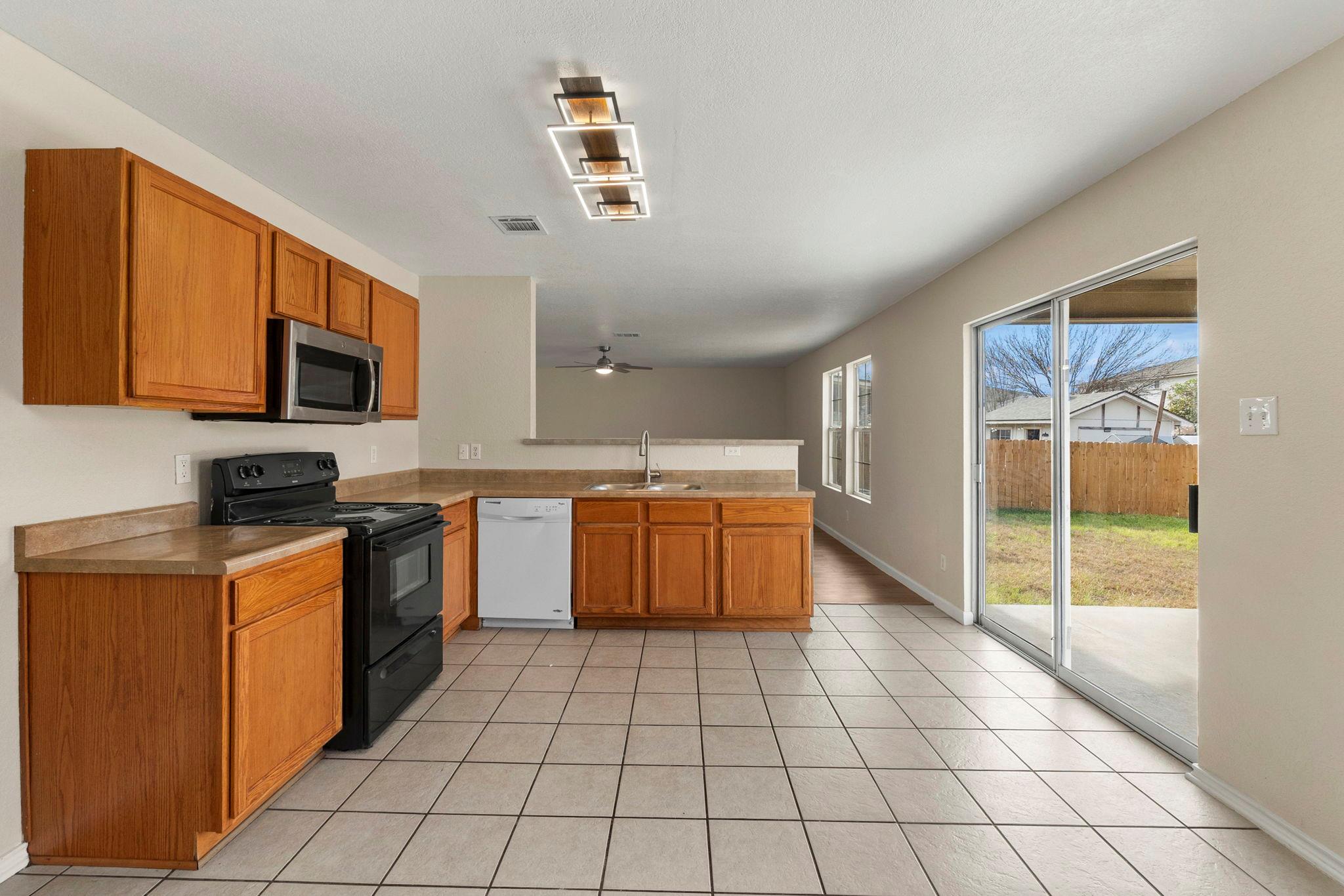 671 Northwest Crossing Dr, New Braunfels, TX 78130