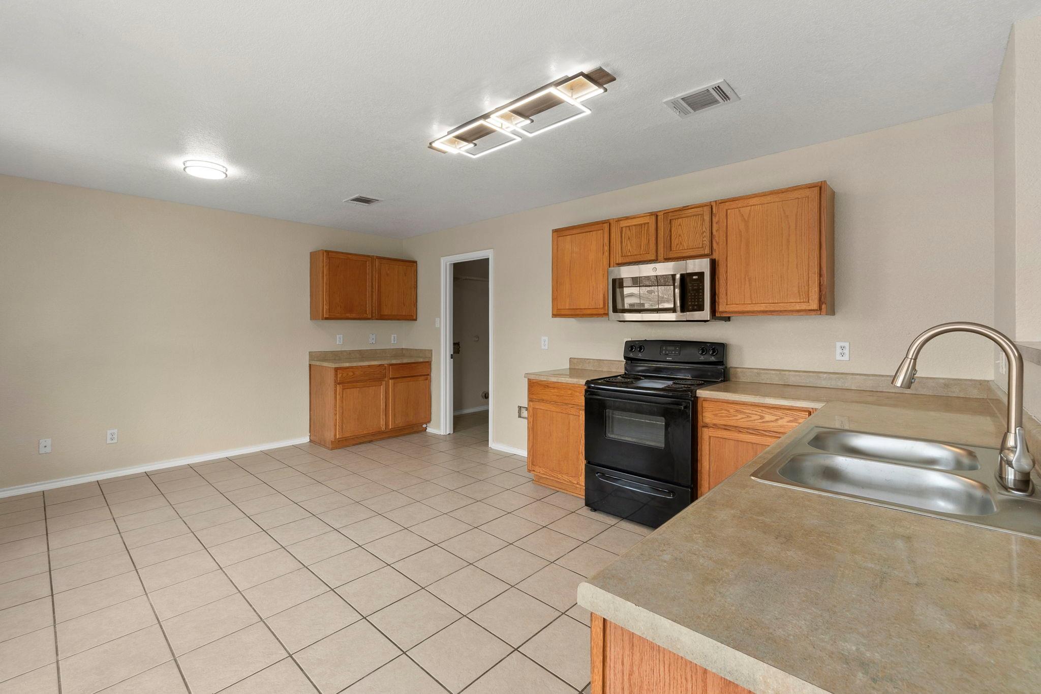 671 Northwest Crossing Dr, New Braunfels, TX 78130