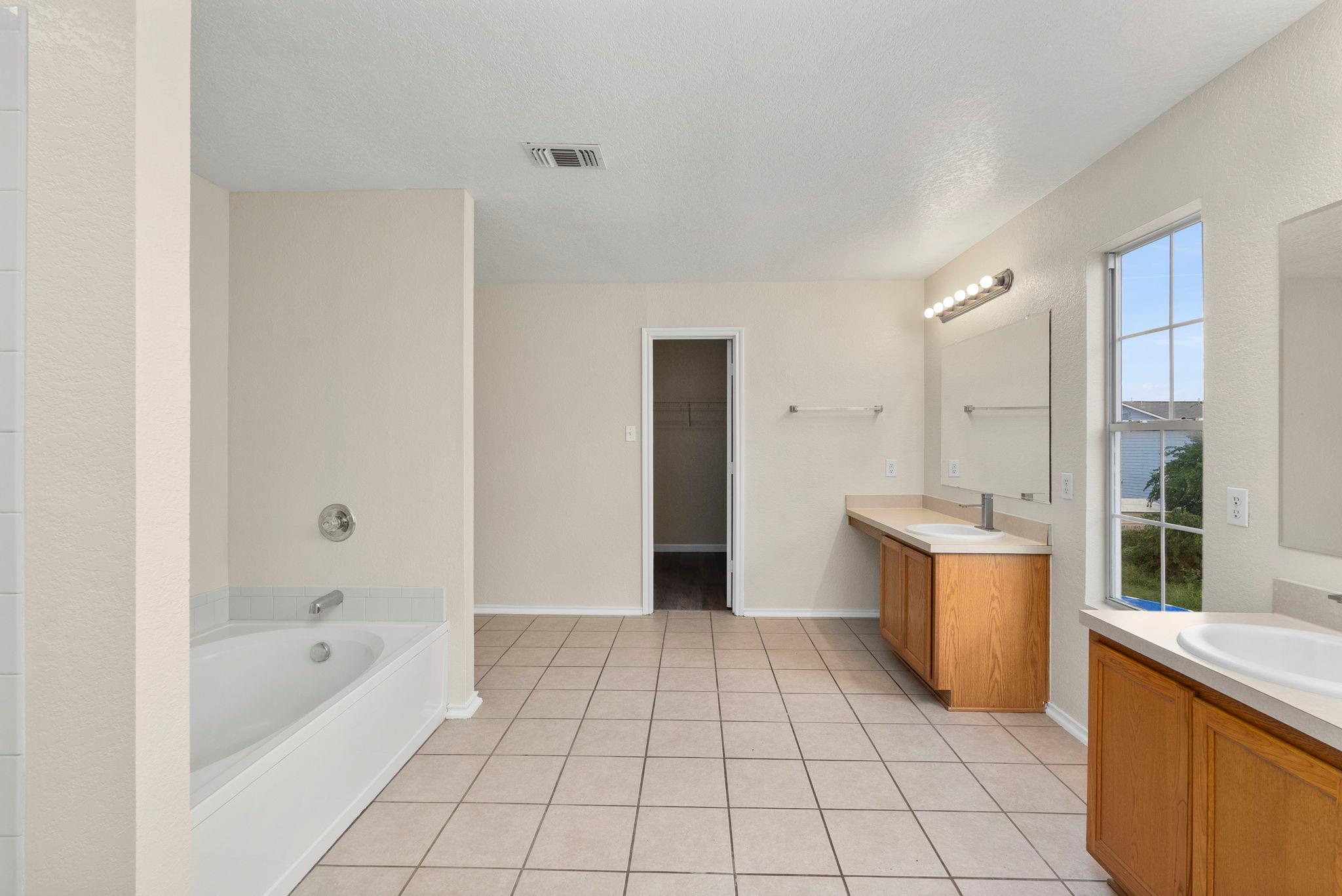 671 Northwest Crossing Dr, New Braunfels, TX 78130