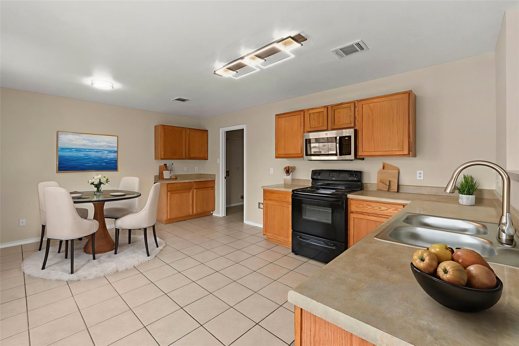 671 Northwest Crossing Dr, New Braunfels, TX 78130