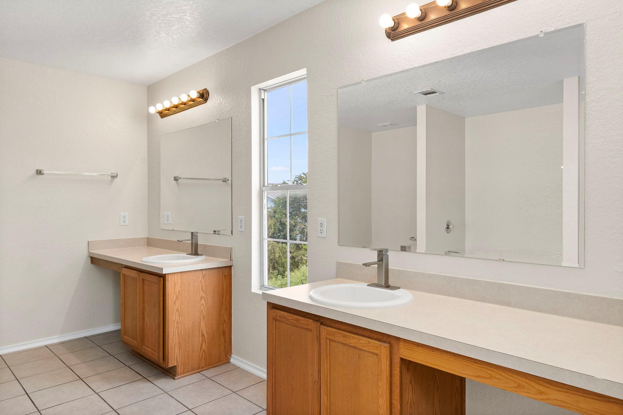 671 Northwest Crossing Dr, New Braunfels, TX 78130