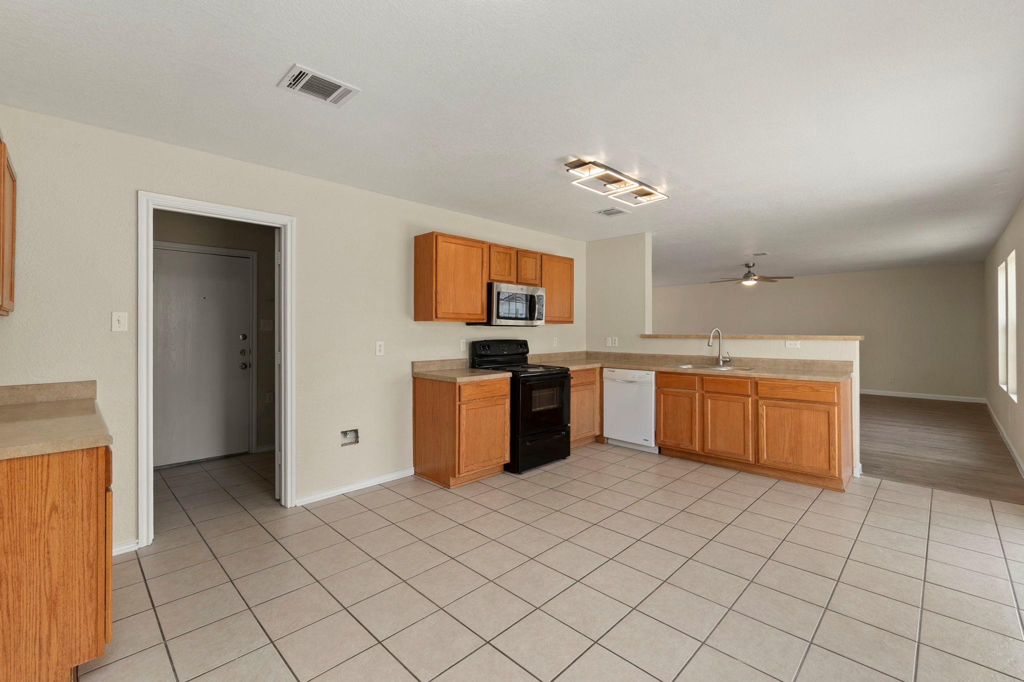 671 Northwest Crossing Dr, New Braunfels, TX 78130