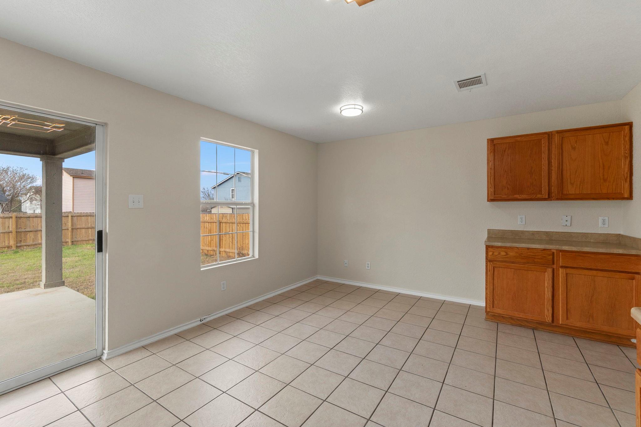 671 Northwest Crossing Dr, New Braunfels, TX 78130