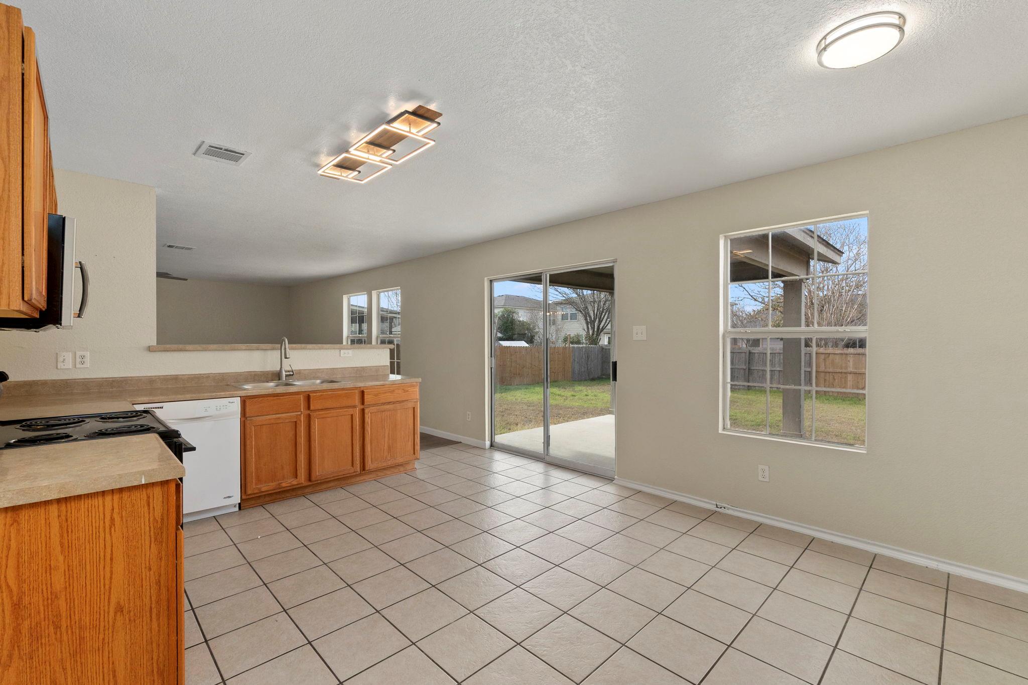 671 Northwest Crossing Dr, New Braunfels, TX 78130