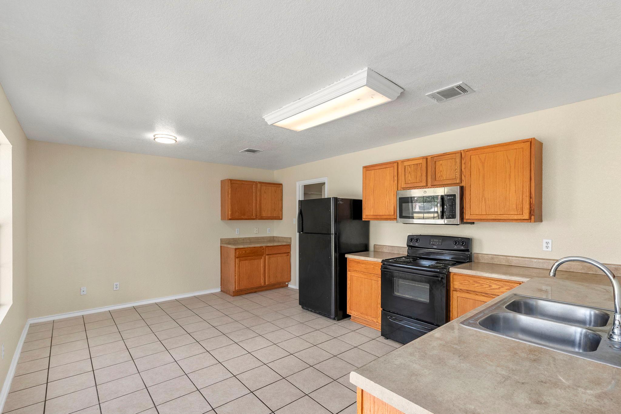671 Northwest Crossing Dr, New Braunfels, TX 78130
