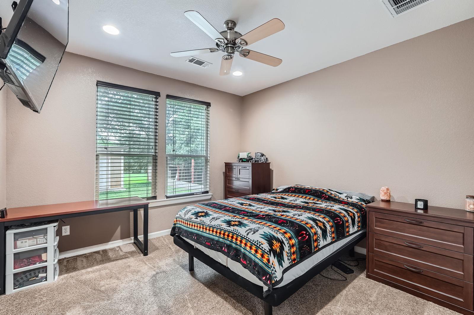 195 Heritage Oaks Dr, Cedar Creek, TX 78612